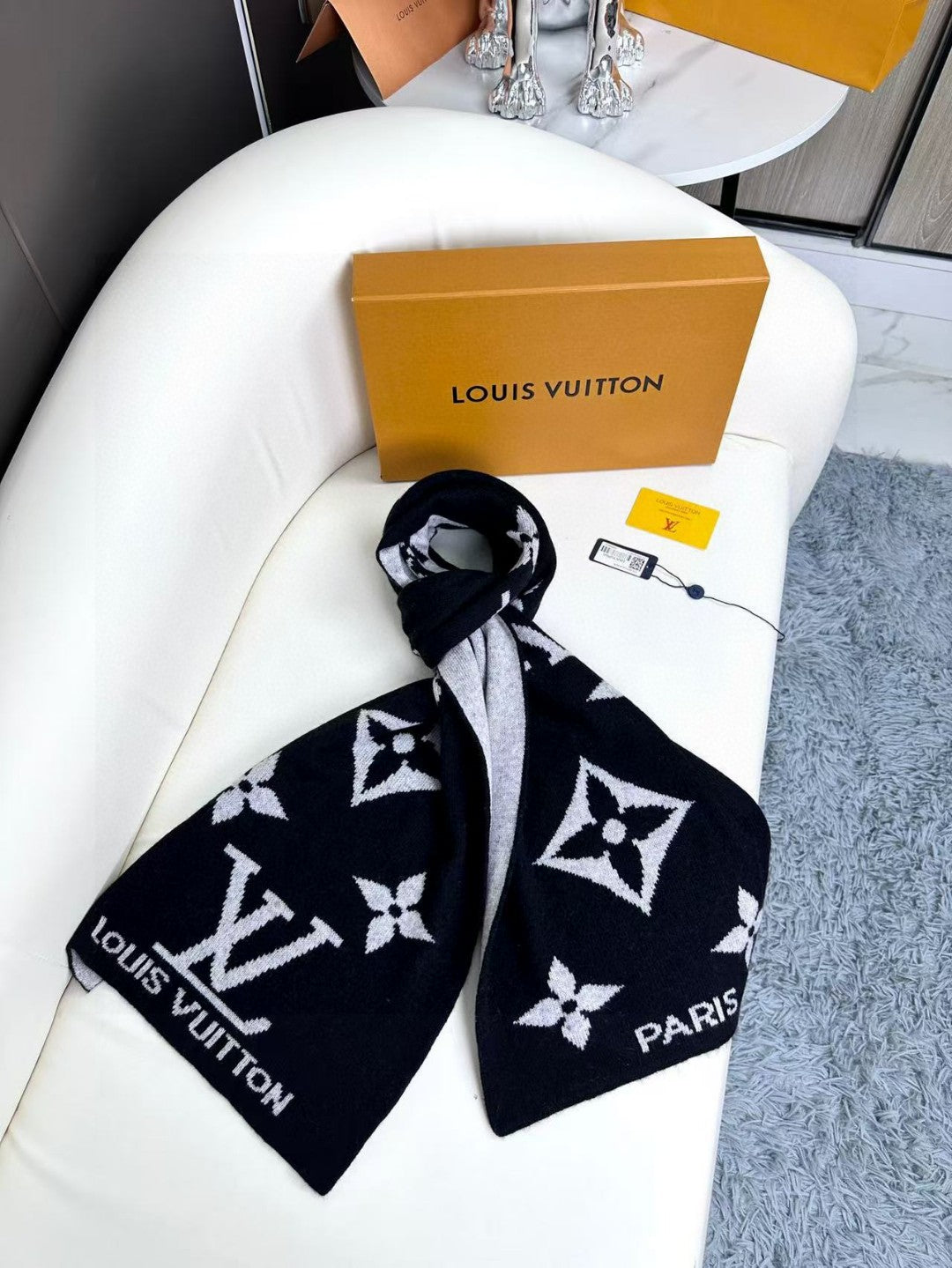 LV SCARF 180 CM IN CASHMERE 700777