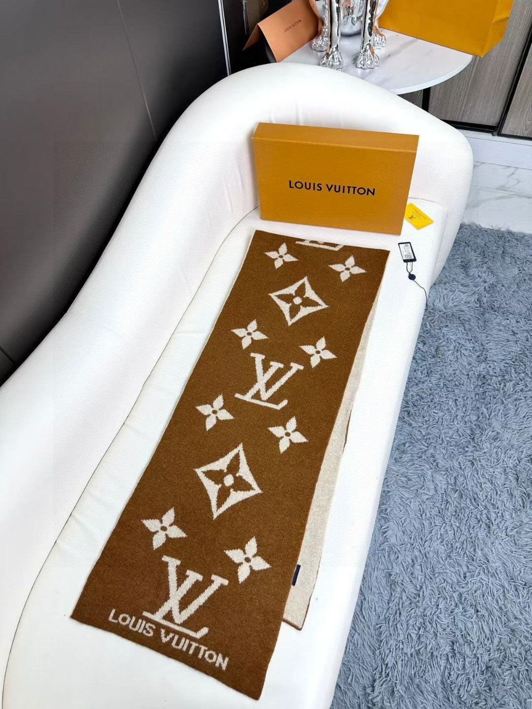 LV SCARF 180 CM IN CASHMERE 700778