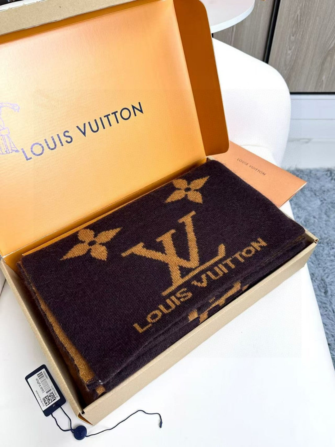 LV SCARF 180 CM IN CASHMERE 700779