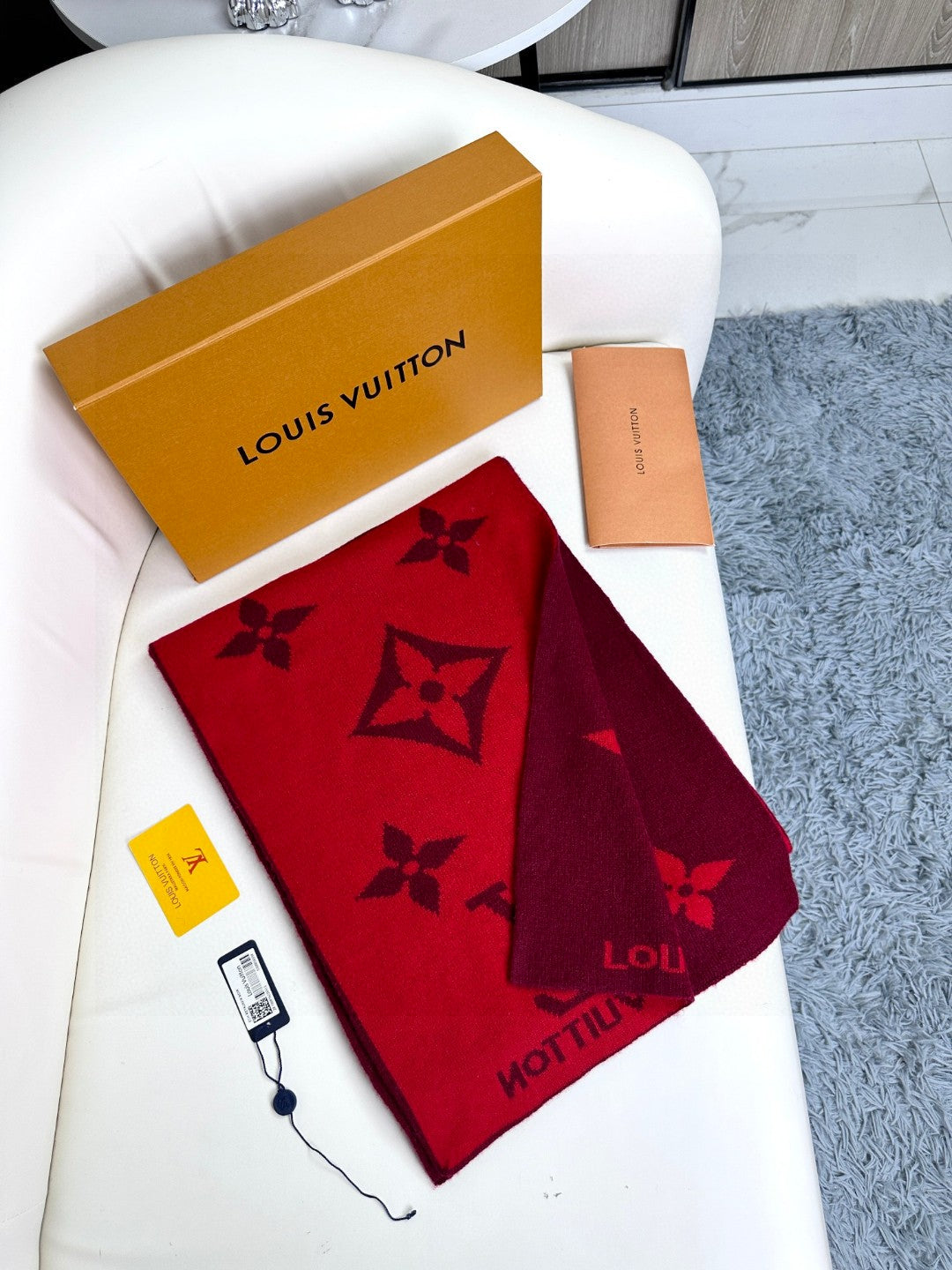 LV SCARF 180 CM IN CASHMERE 700780