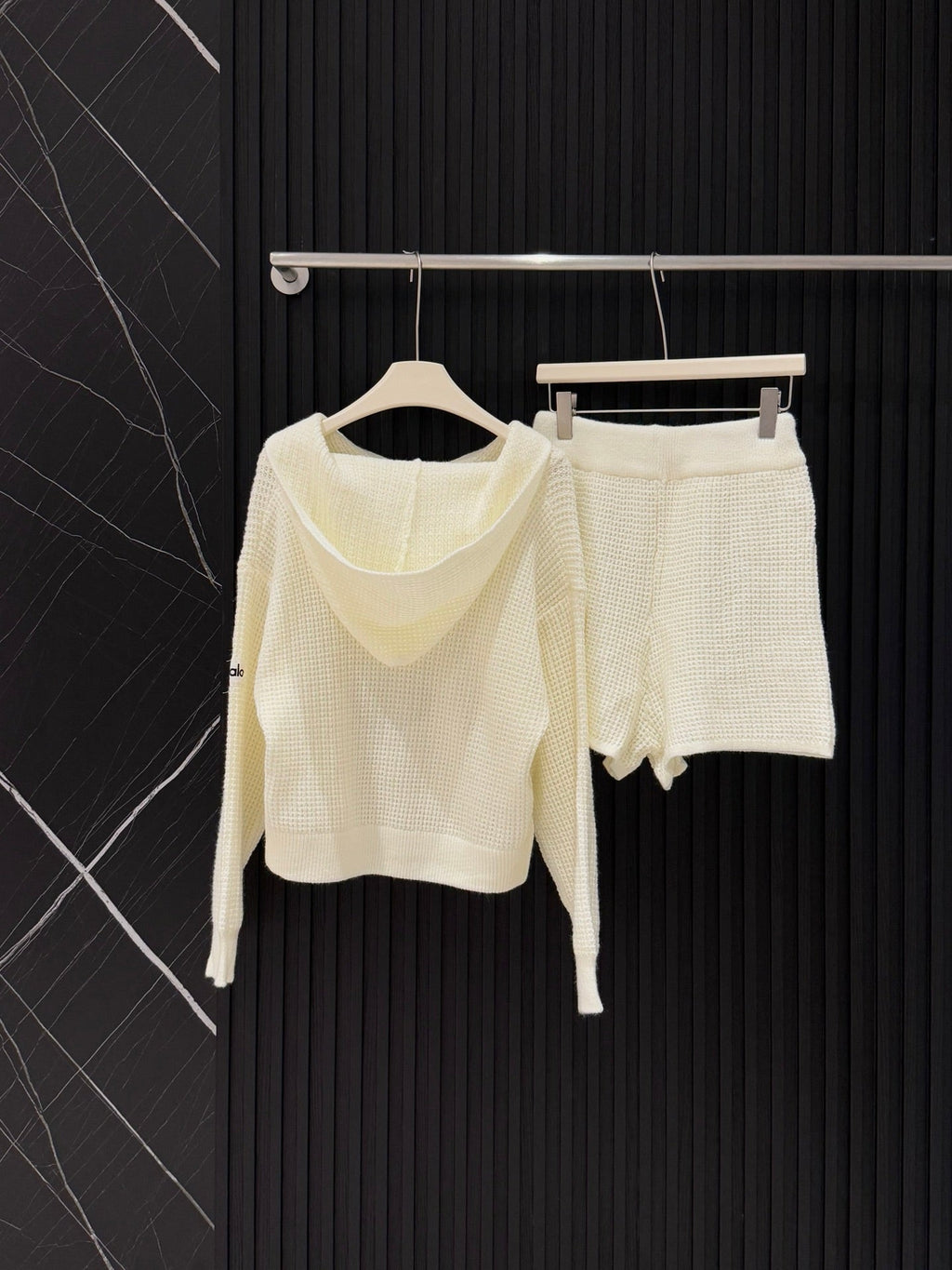 ALO KNIT CARDIGAN & SHORTS SET STYLE 31