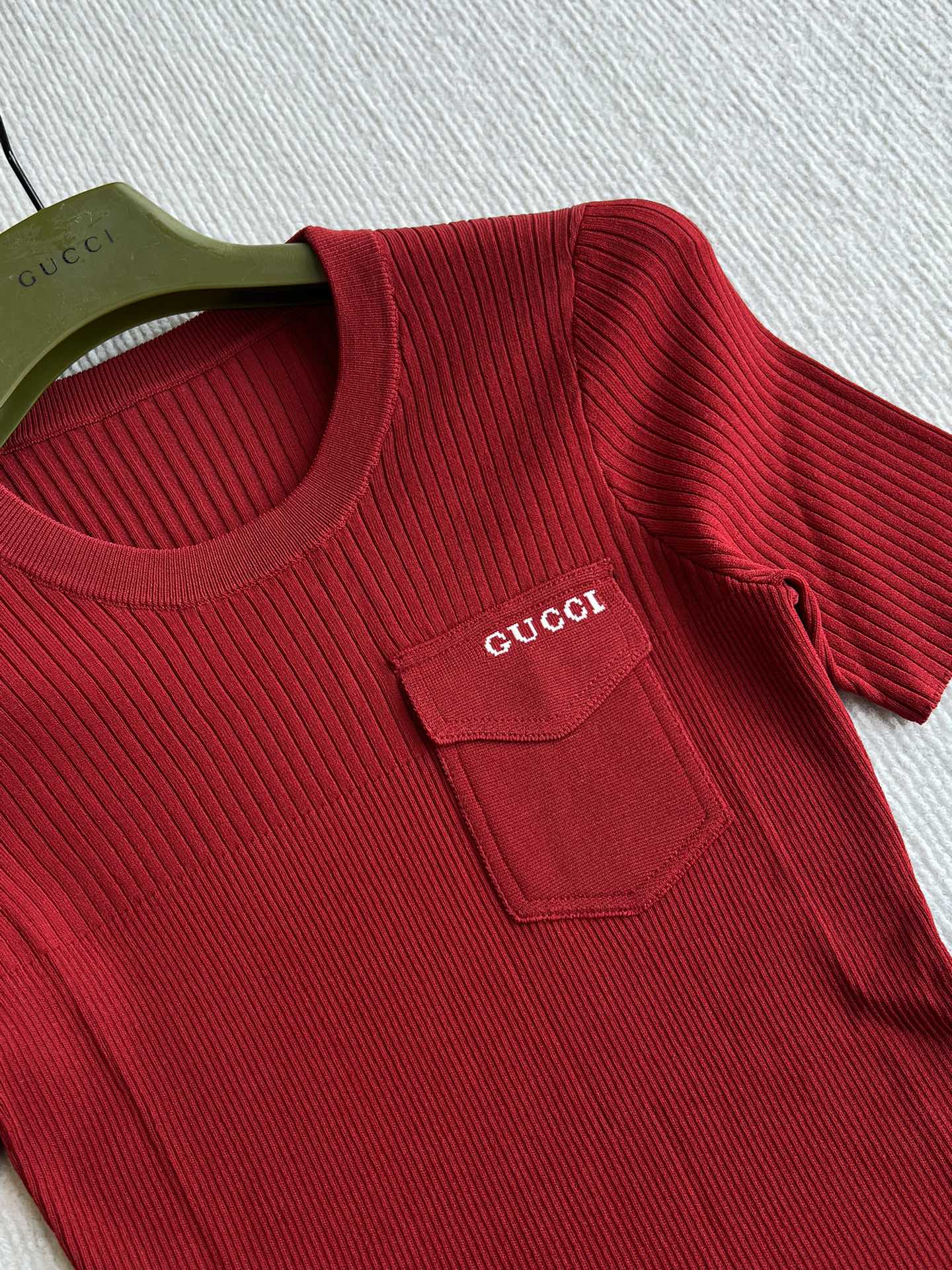 GUCCI SHORT-SLEEVE KNIT TOP 242808