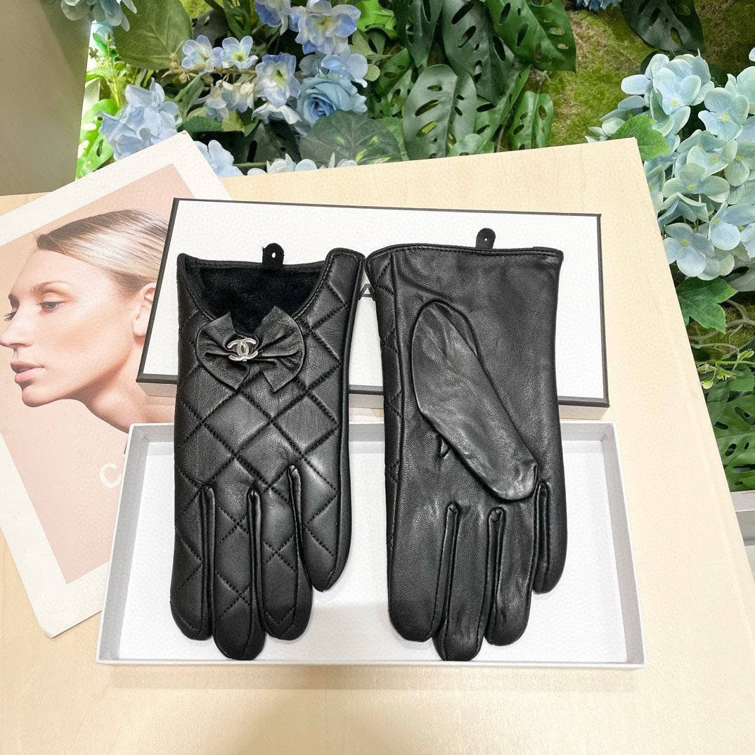 GLOVES IN BLACK LAMBSKIN 462417