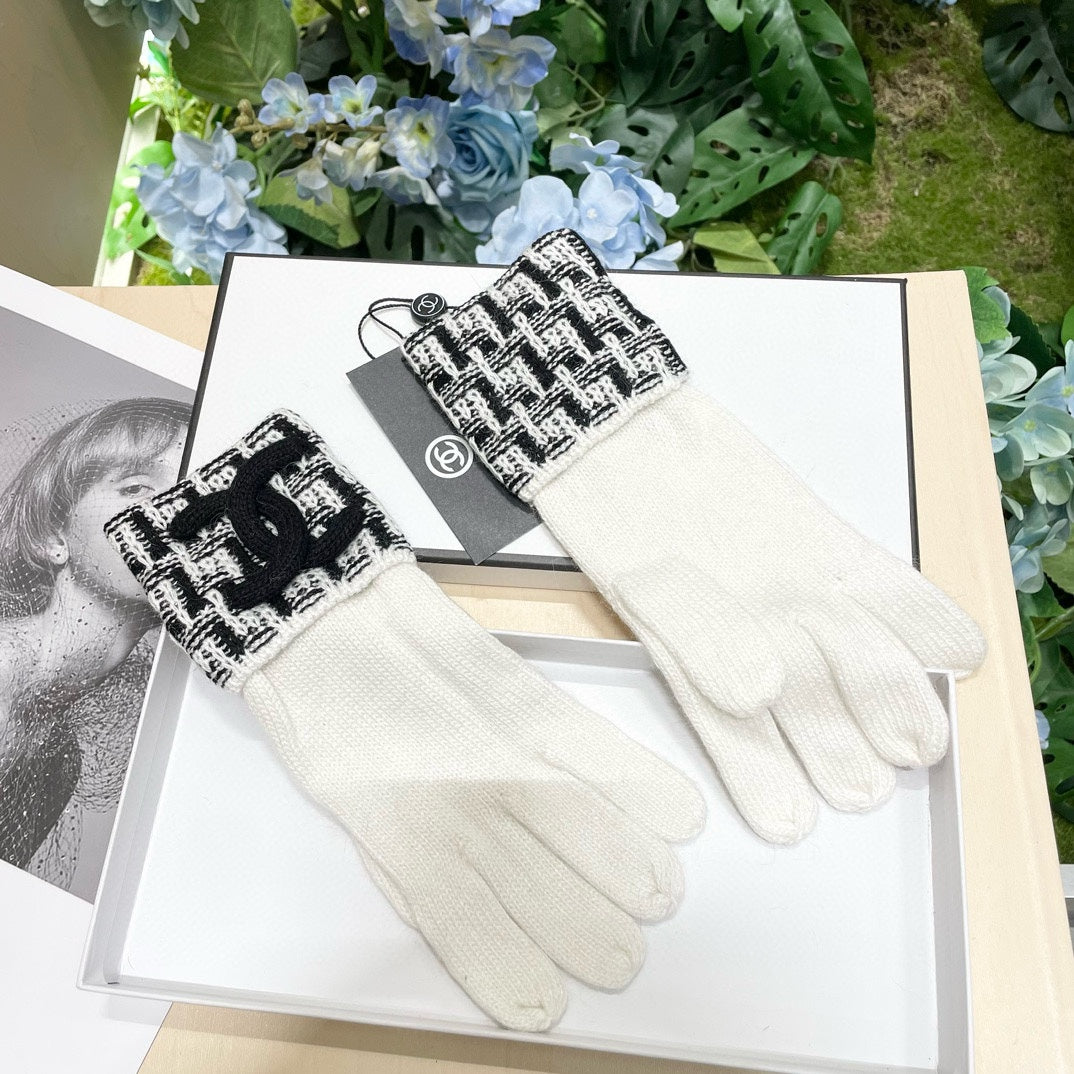 GLOVES IN WHITE MIX BLACK WOOL KNIT 462430