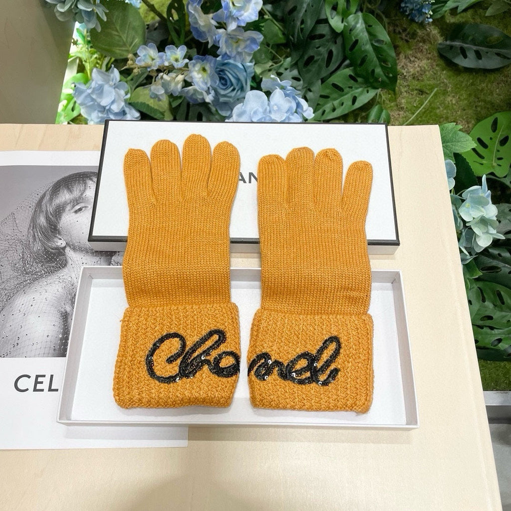 GLOVES IN MUSTARD YELLOW WOOL WITH BLACK LOGO 465776