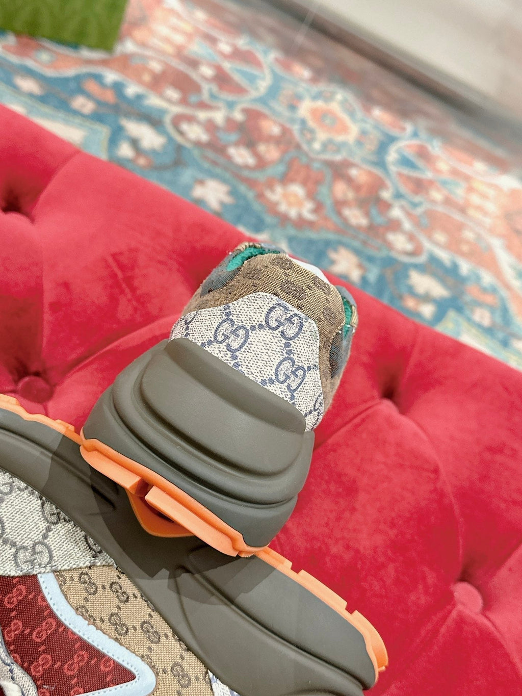 GG RHYTON TRAINER LIGHT GRAY AND SCARLET CALFSKIN