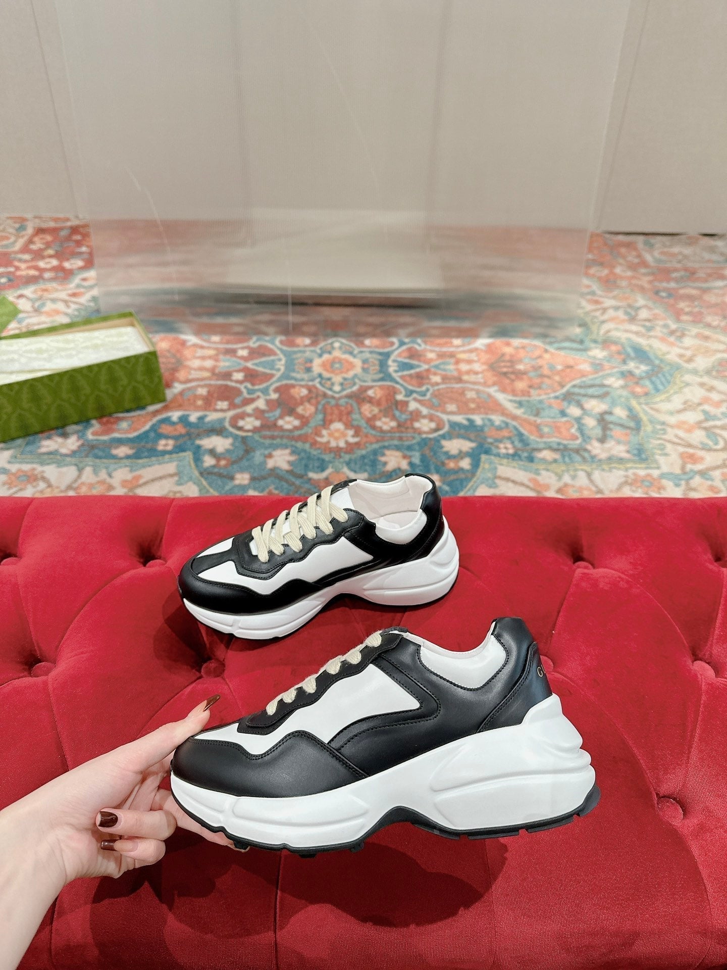 GG RHYTON TRAINER BLACK AND WHITE CALFSKIN