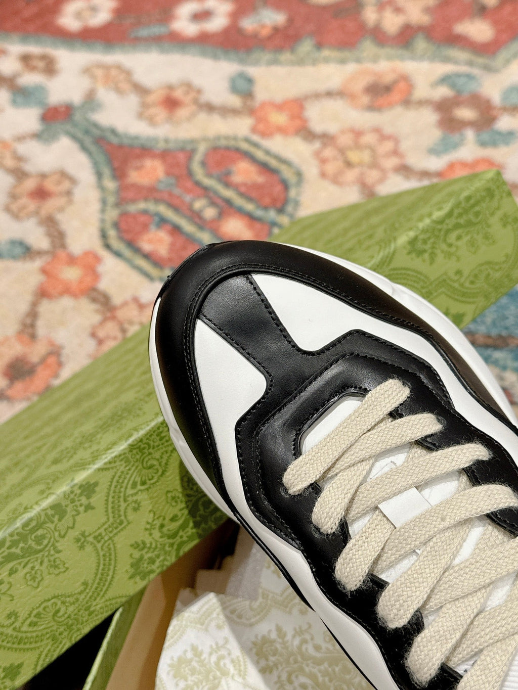 GG RHYTON TRAINER BLACK AND WHITE CALFSKIN