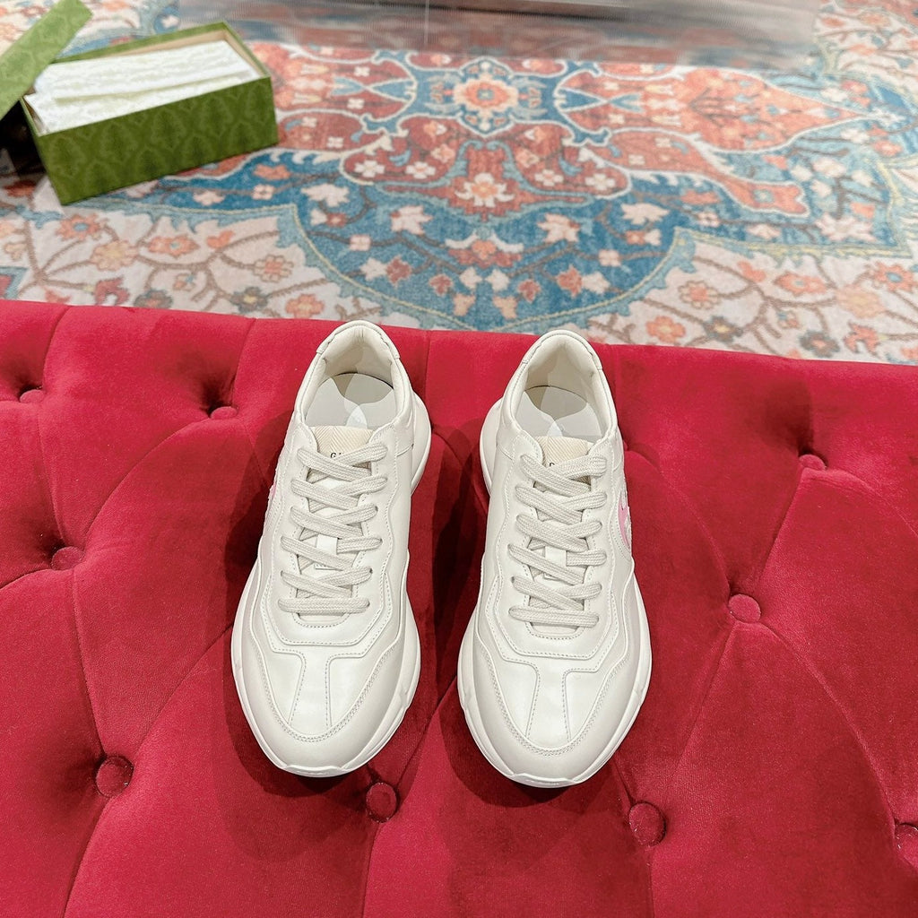 GG RHYTON TRAINER WHITE CALFSKIN WITH NAVY LOGO