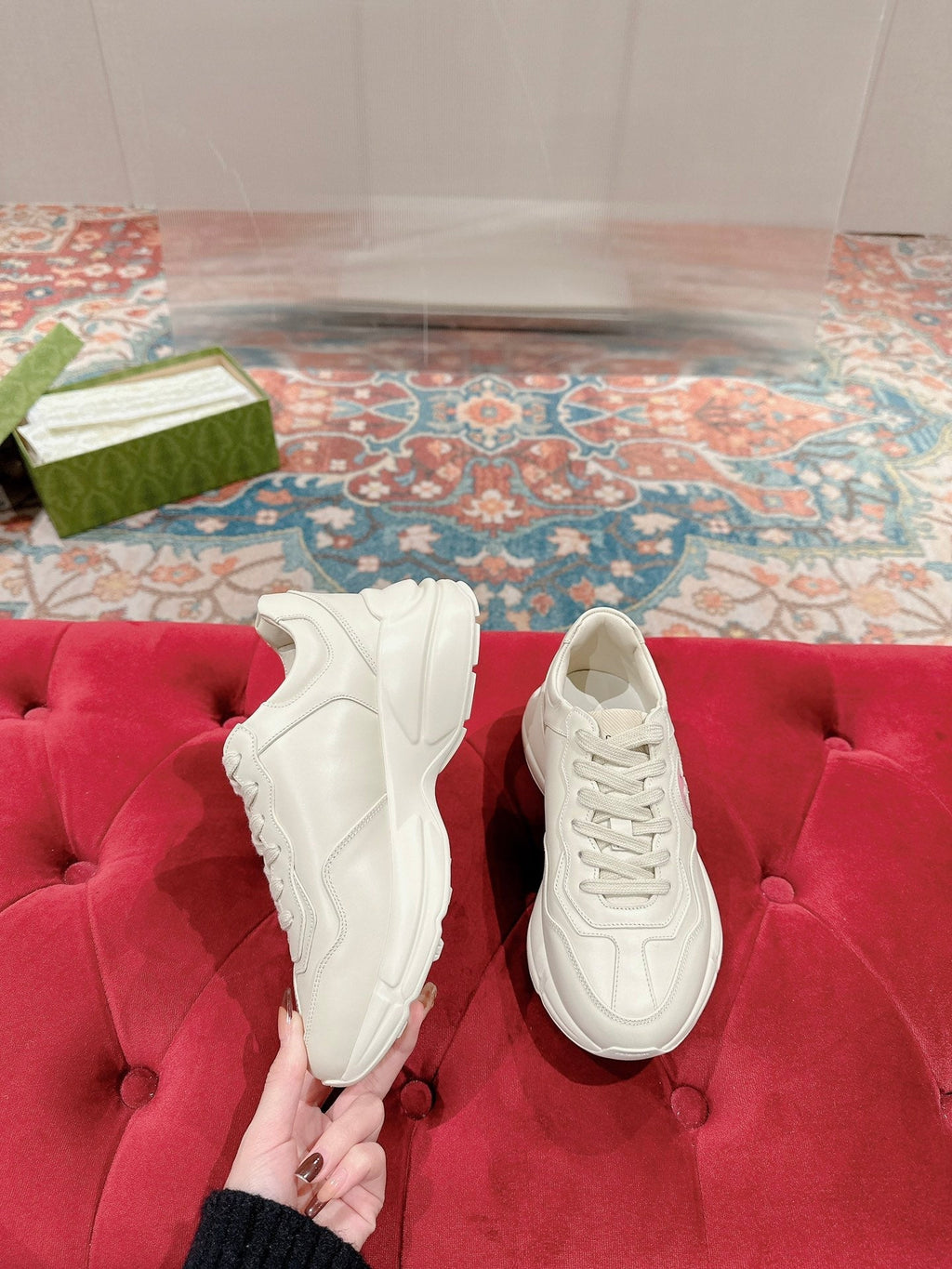 GG RHYTON TRAINER WHITE CALFSKIN WITH NAVY LOGO