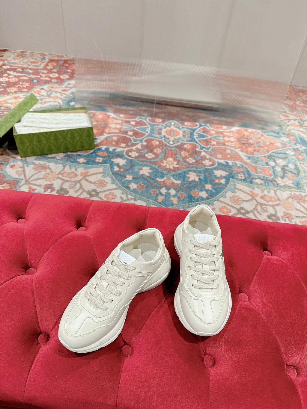 GG RHYTON TRAINER WHITE CALFSKIN WITH APPLE MOTIF