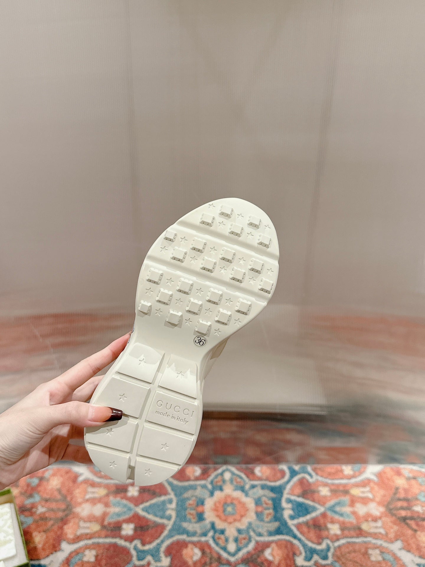 GG RHYTON TRAINER WHITE CALFSKIN WITH BEAR MOTIF