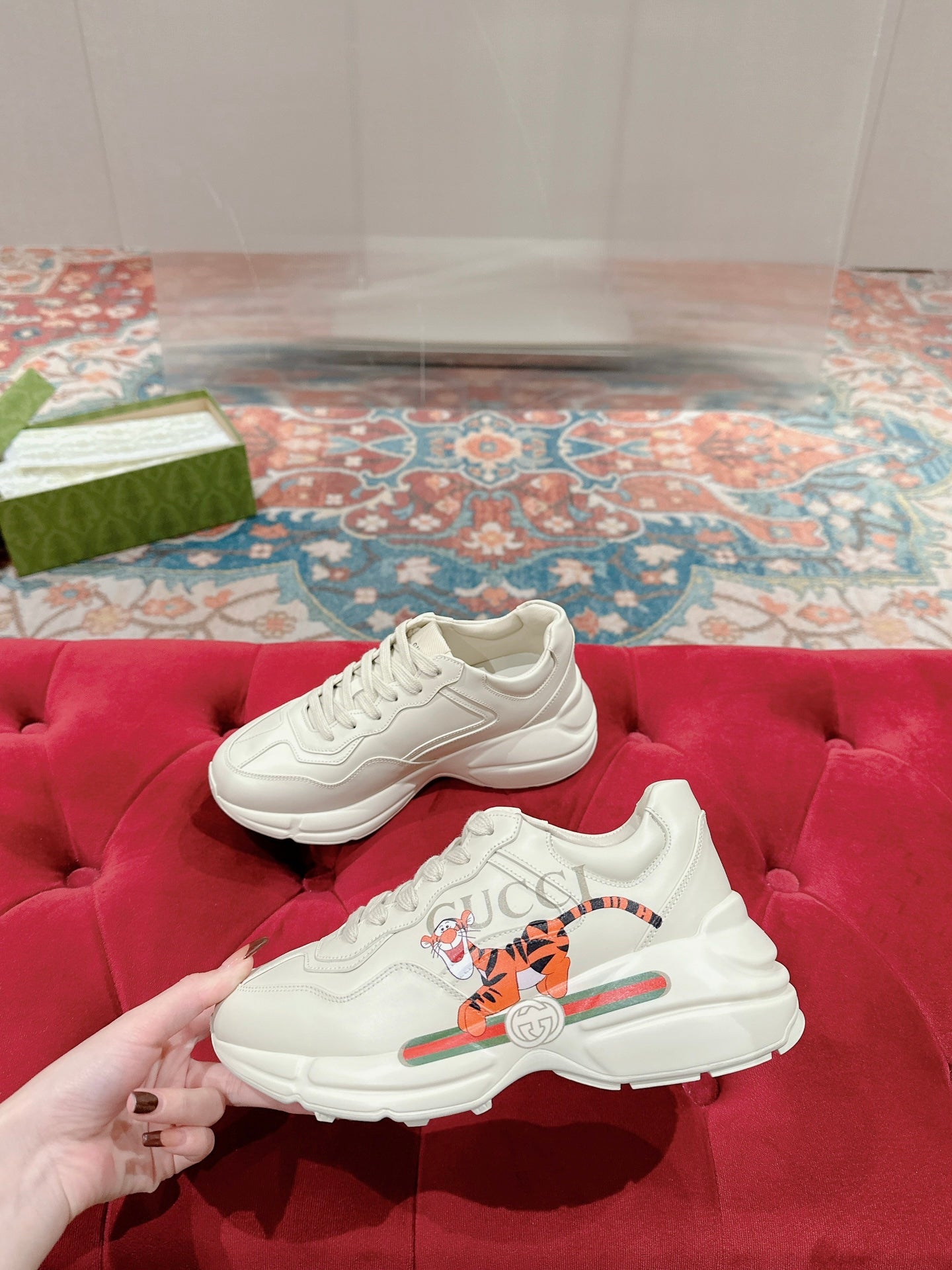 GG RHYTON LOGO TRAINER WHITE CALFSKIN WITH TIGER MOTIF