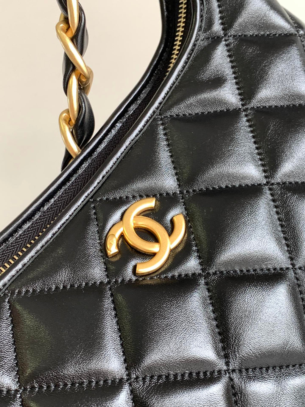 CHANEL 25S HOBO BAG 32 CM IN BLACK LAMBSKIN WITH GOLD HARDWARE