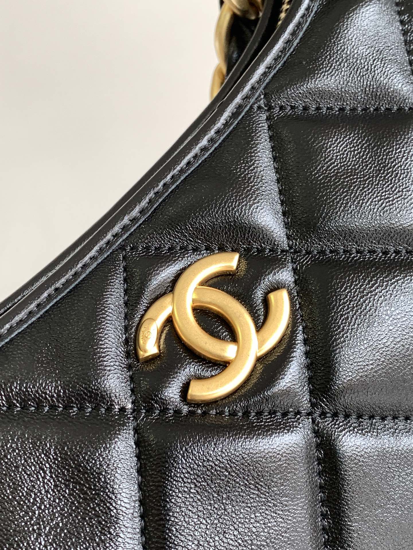 CHANEL 25S HOBO BAG 26 CM IN BLACK LAMBSKIN WITH GOLD HARDWARE