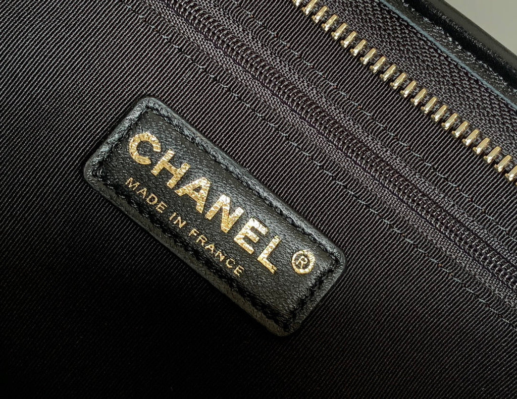 CHANEL 25S HOBO BAG 26 CM IN BLACK LAMBSKIN WITH GOLD HARDWARE