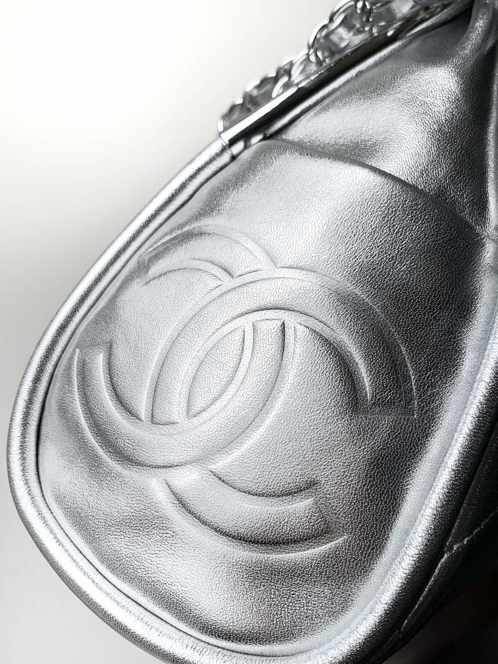 CHANEL 25S HOBO BAG 30 CM IN SILVER LAMBSKIN