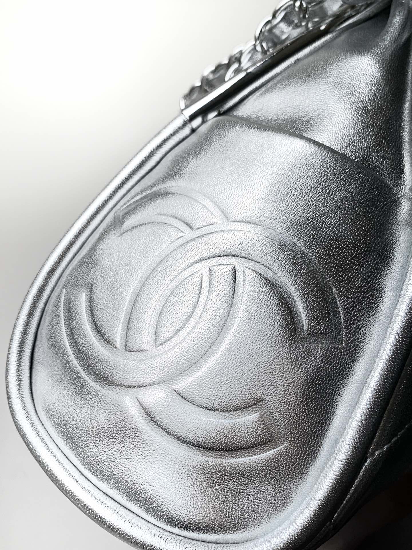 CHANEL 25S HOBO BAG 30 CM IN SILVER LAMBSKIN