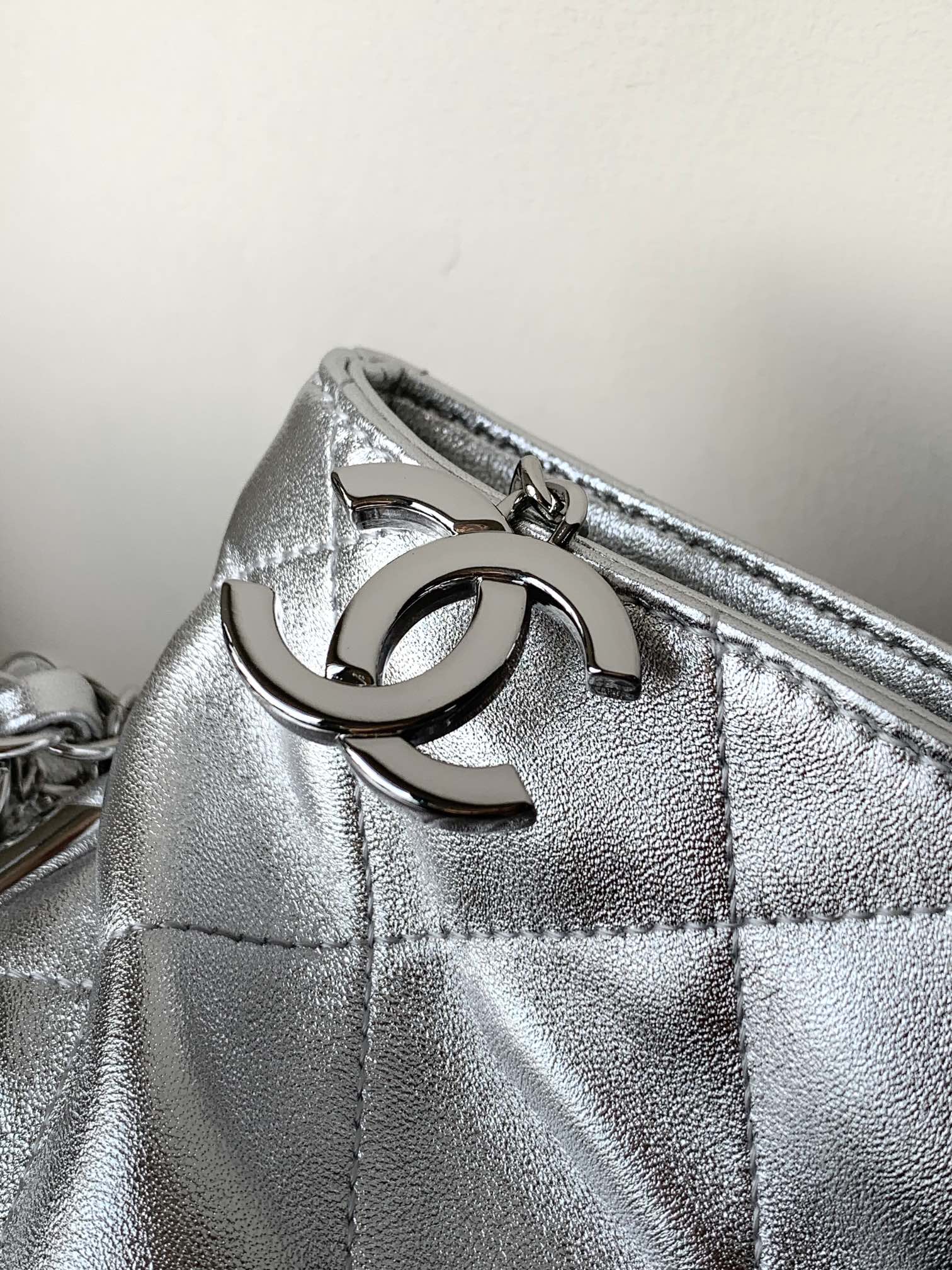 CHANEL 25S HOBO BAG 30 CM IN SILVER LAMBSKIN