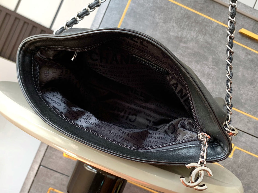 CHANEL 25S HOBO BAG 30 CM IN BLACK SMOOTH CALFSKIN