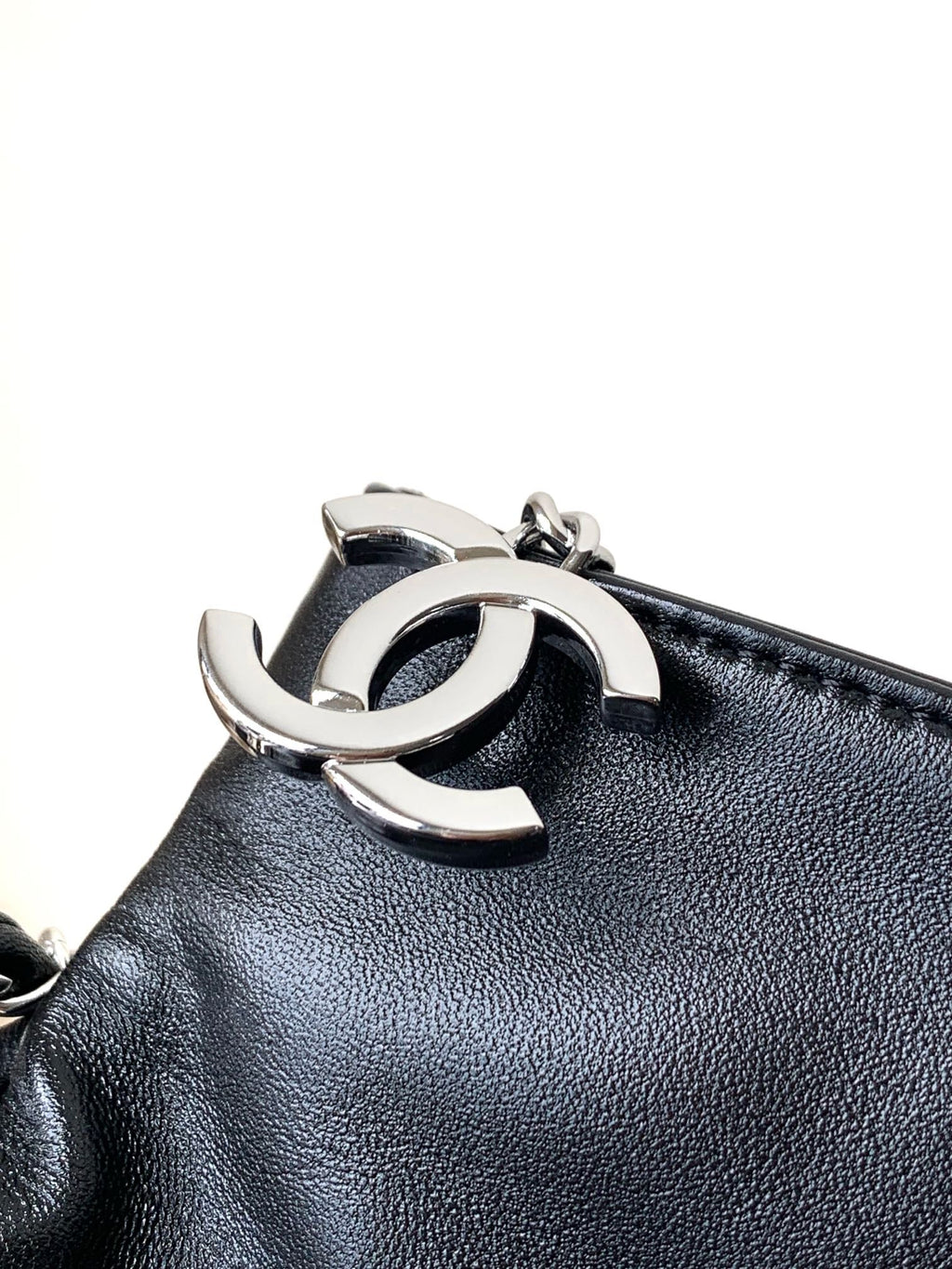CHANEL 25S HOBO BAG 30 CM IN BLACK SMOOTH CALFSKIN