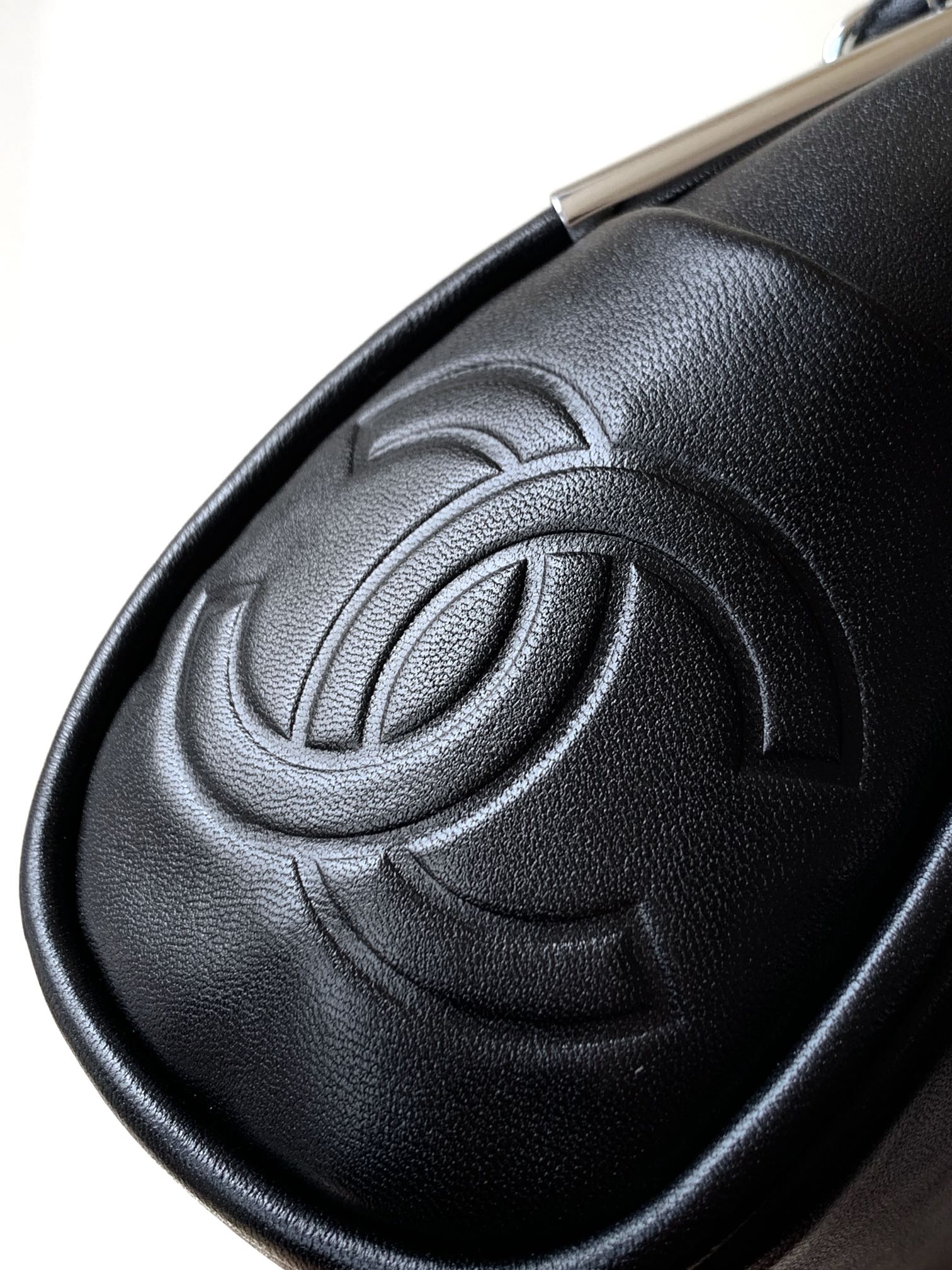 CHANEL 25S HOBO BAG 30 CM IN BLACK SMOOTH CALFSKIN