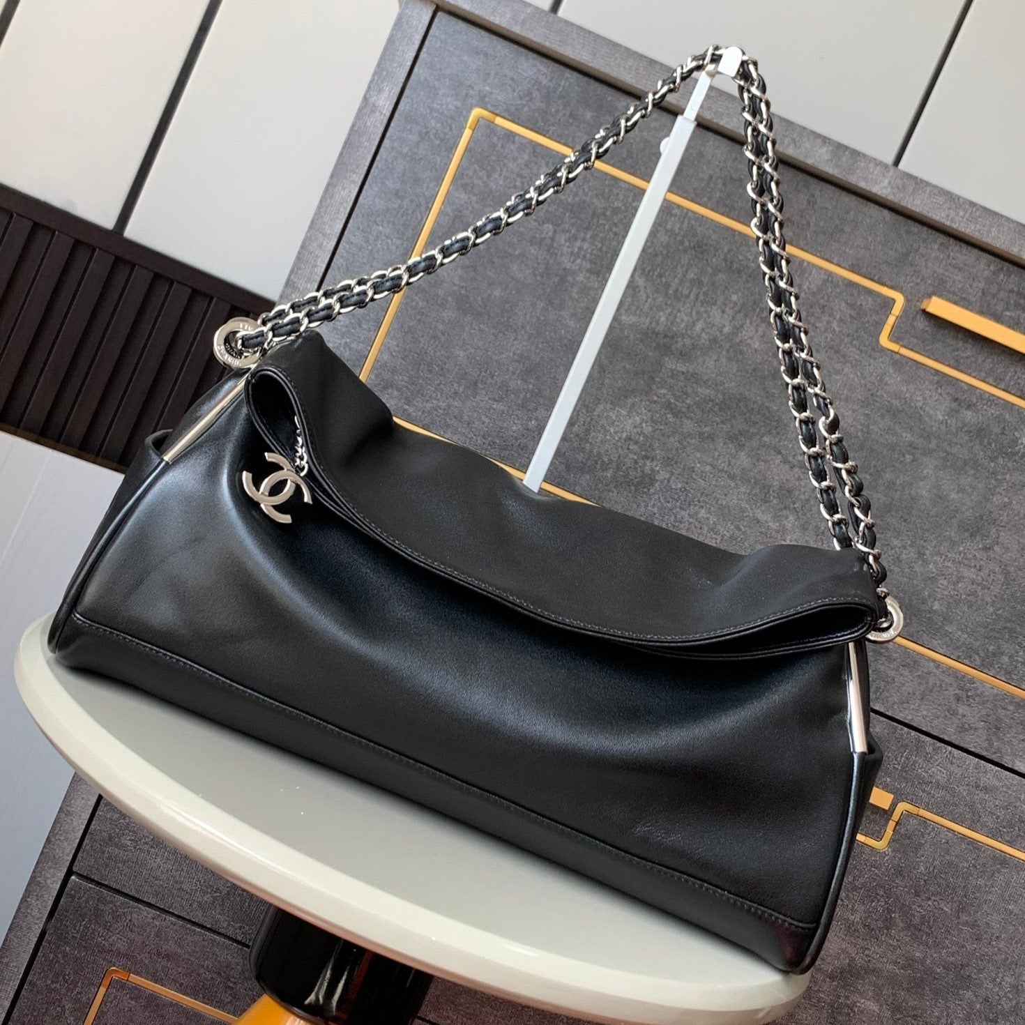 CHANEL 25S HOBO BAG 40 CM IN BLACK SMOOTH CALFSKIN