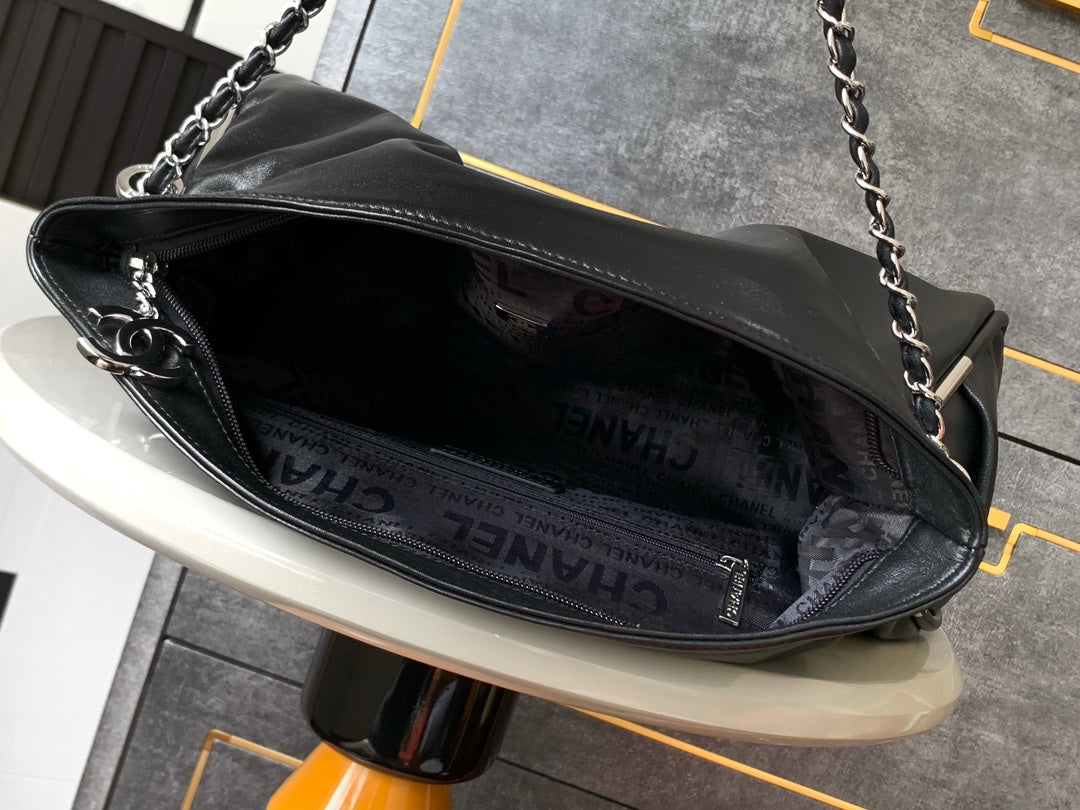 CHANEL 25S HOBO BAG 40 CM IN BLACK SMOOTH CALFSKIN