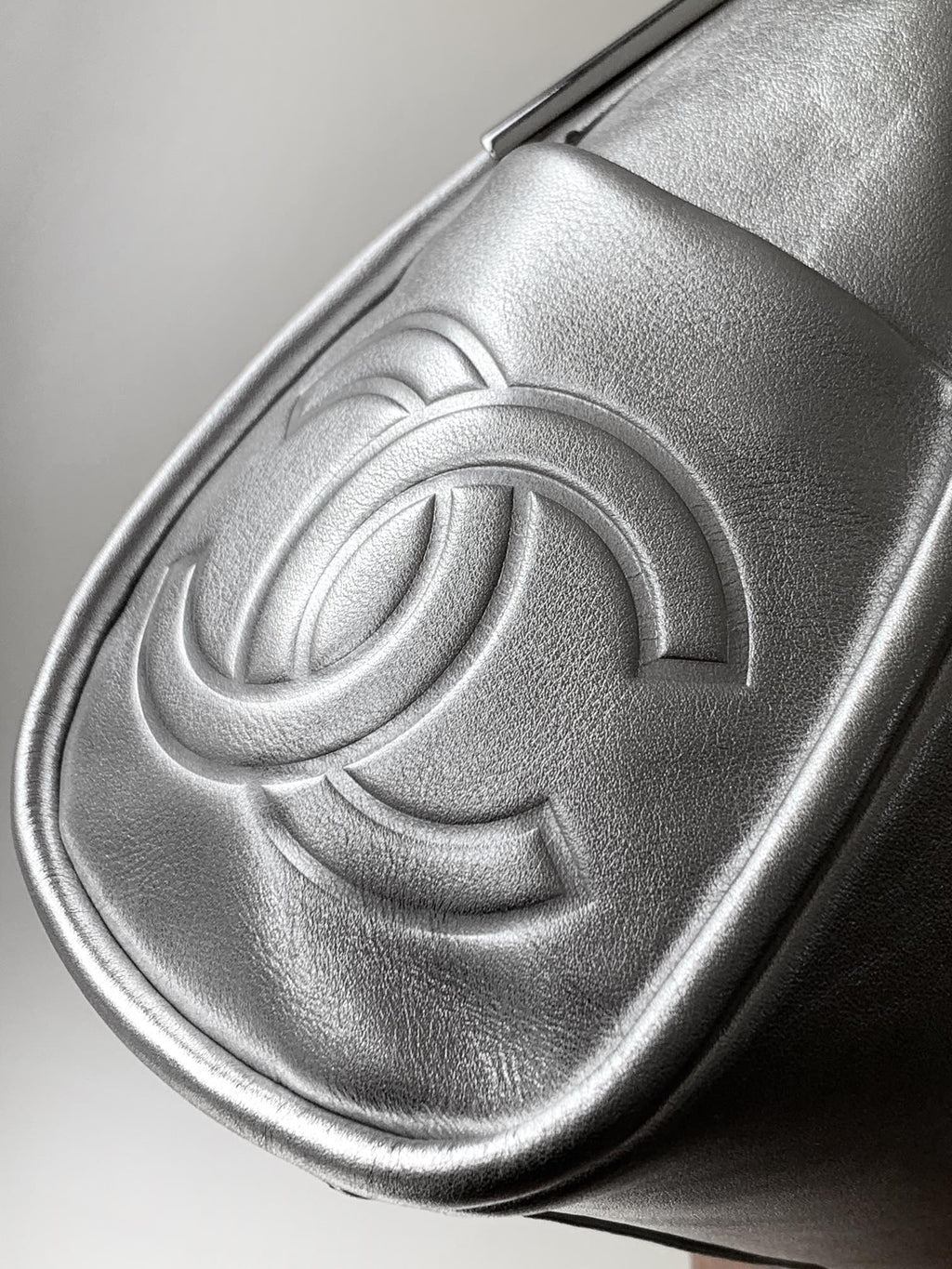 CHANEL 25S HOBO BAG 30 CM IN SILVER SMOOTH CALFSKIN