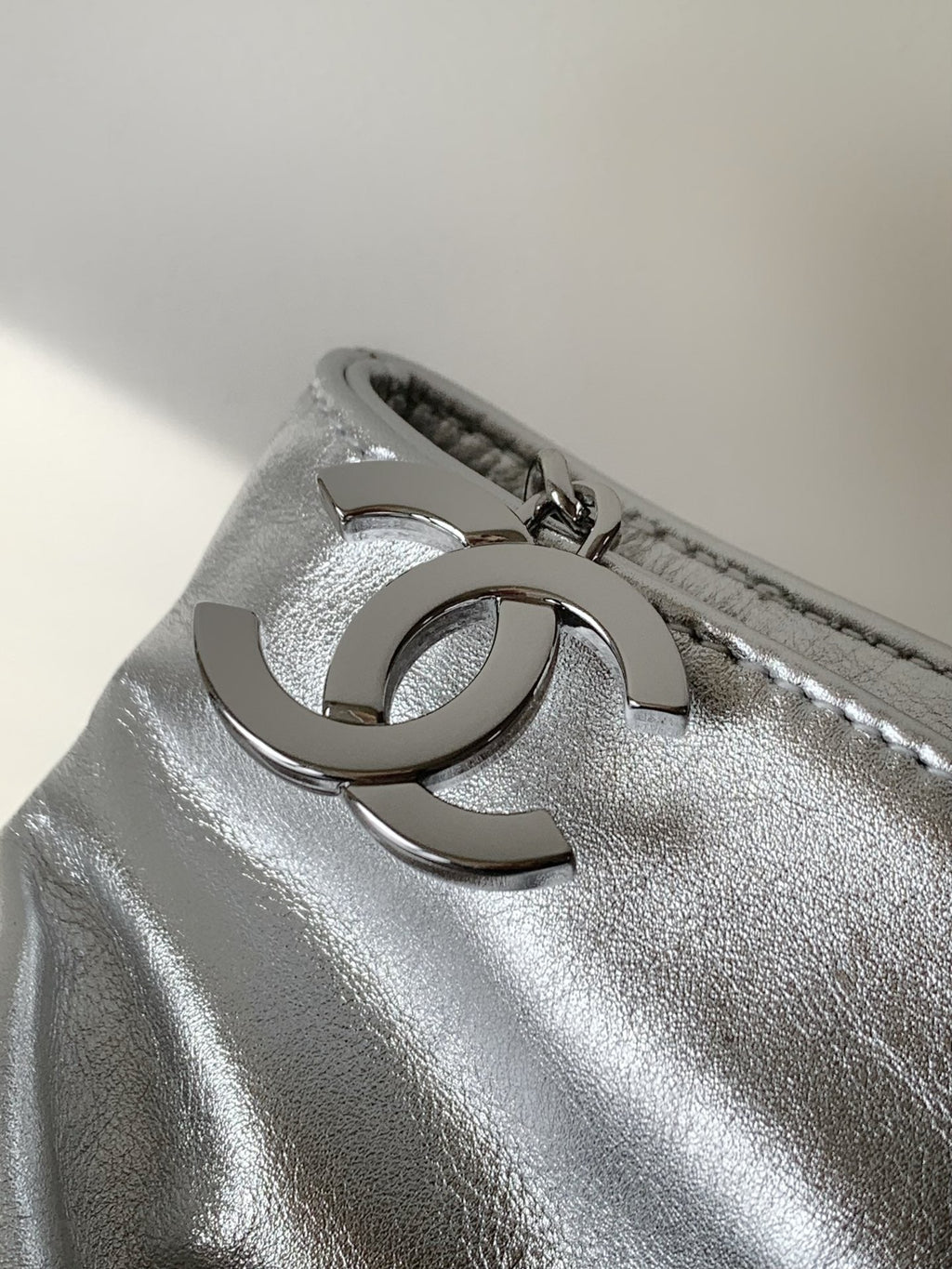 CHANEL 25S HOBO BAG 30 CM IN SILVER SMOOTH CALFSKIN