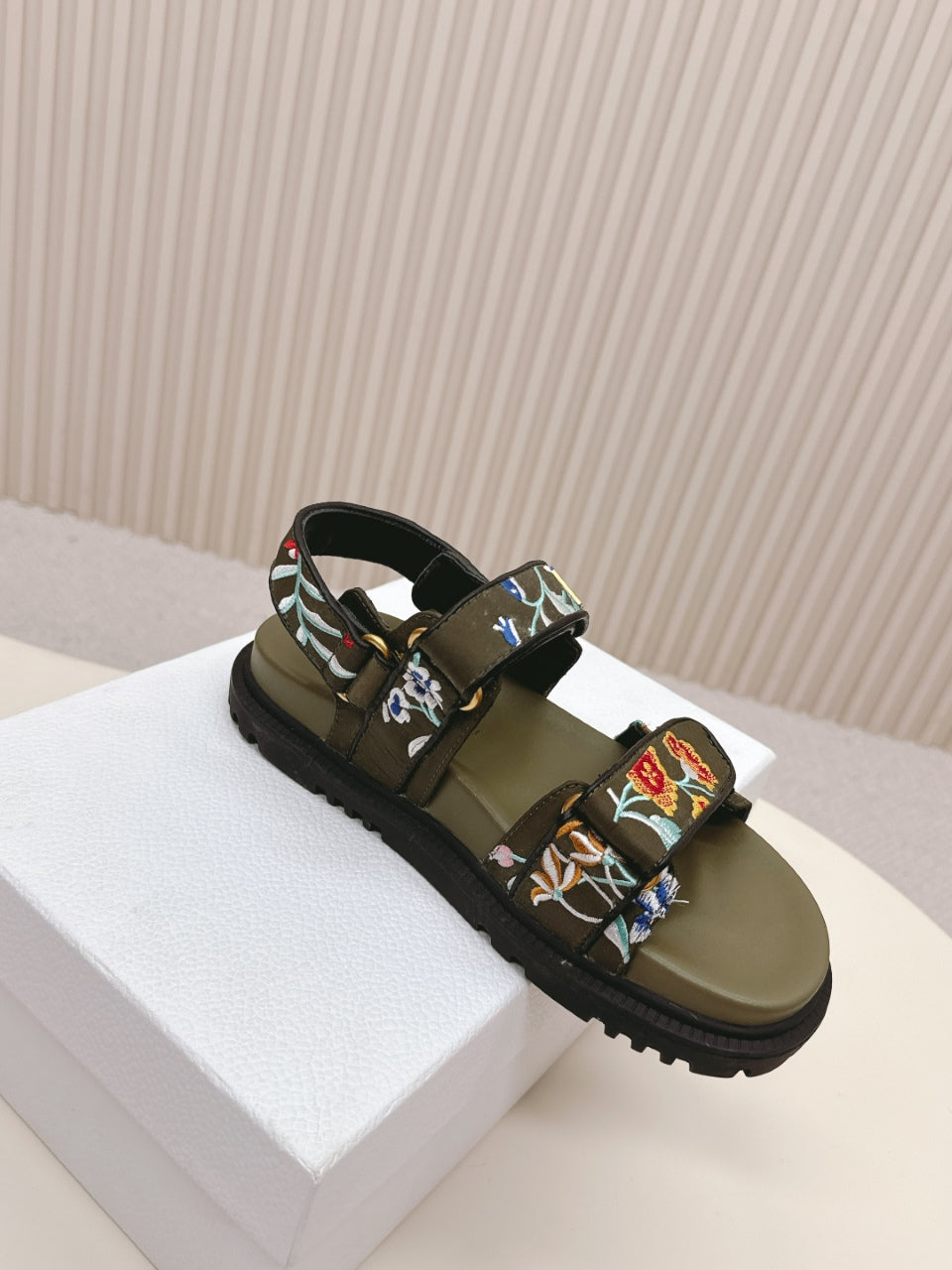DIOR BACK-STRAP SANDALS 25S IN MOSS GREEN CALFSKIN EMBROIDERED WITH PETITES FLEURS