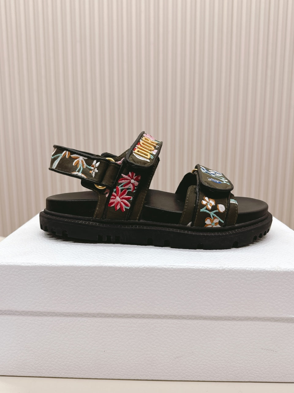 DIOR BACK-STRAP SANDALS 25S IN MOSS GREEN AND BLACK CALFSKIN EMBROIDERED WITH PETITES FLEURS