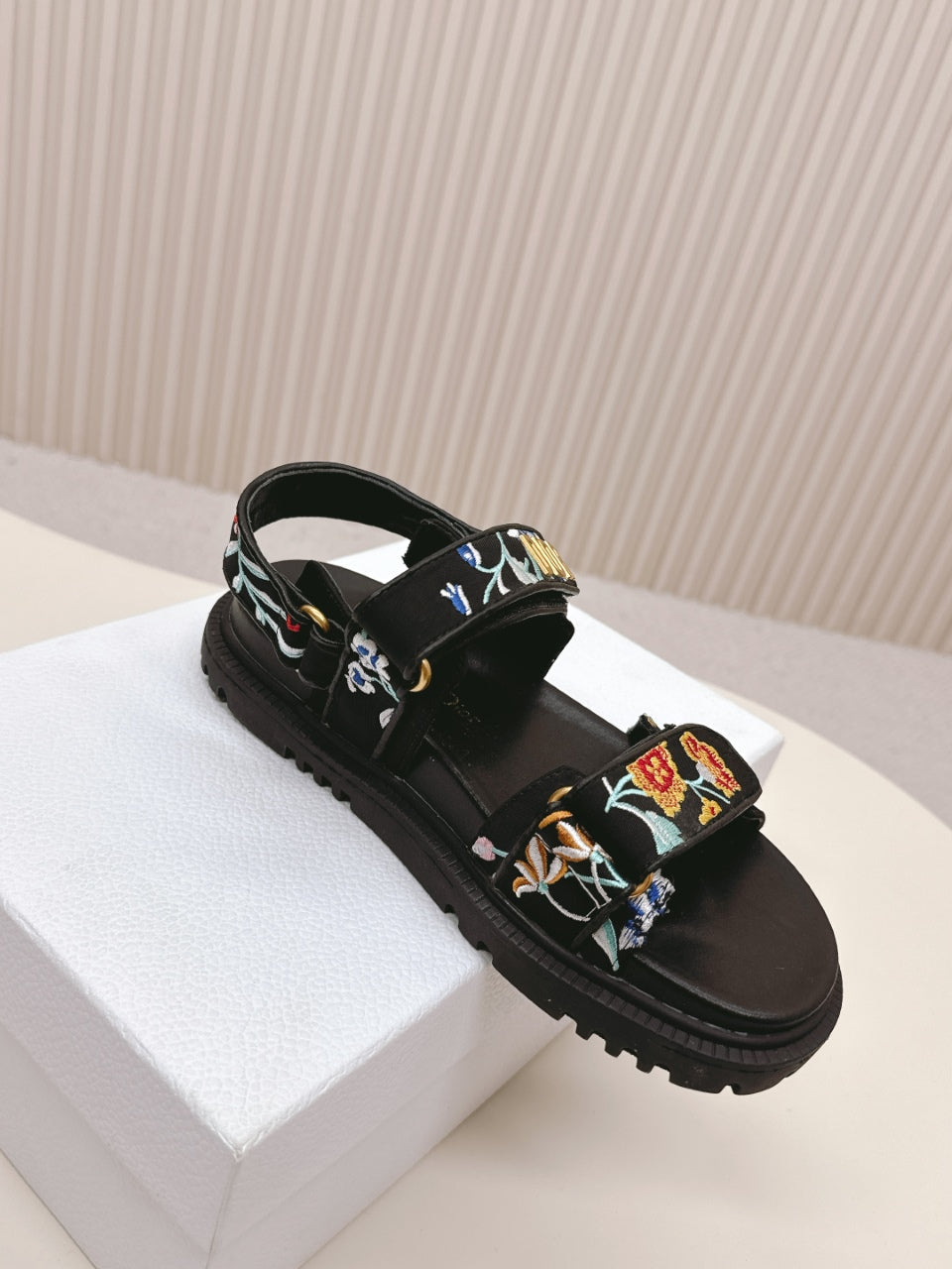 DIOR BACK-STRAP SANDALS 25S IN BLACK CALFSKIN EMBROIDERED WITH PETITES FLEURS