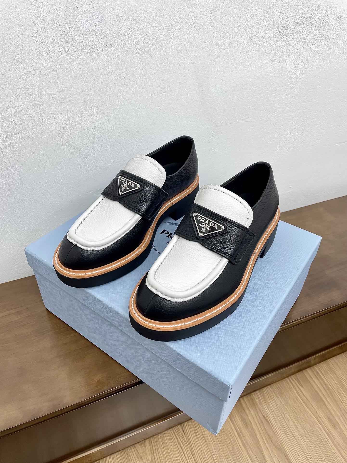 PRA CHOCOLATE LOAFERS BLACK AND WHITE CALFSKIN