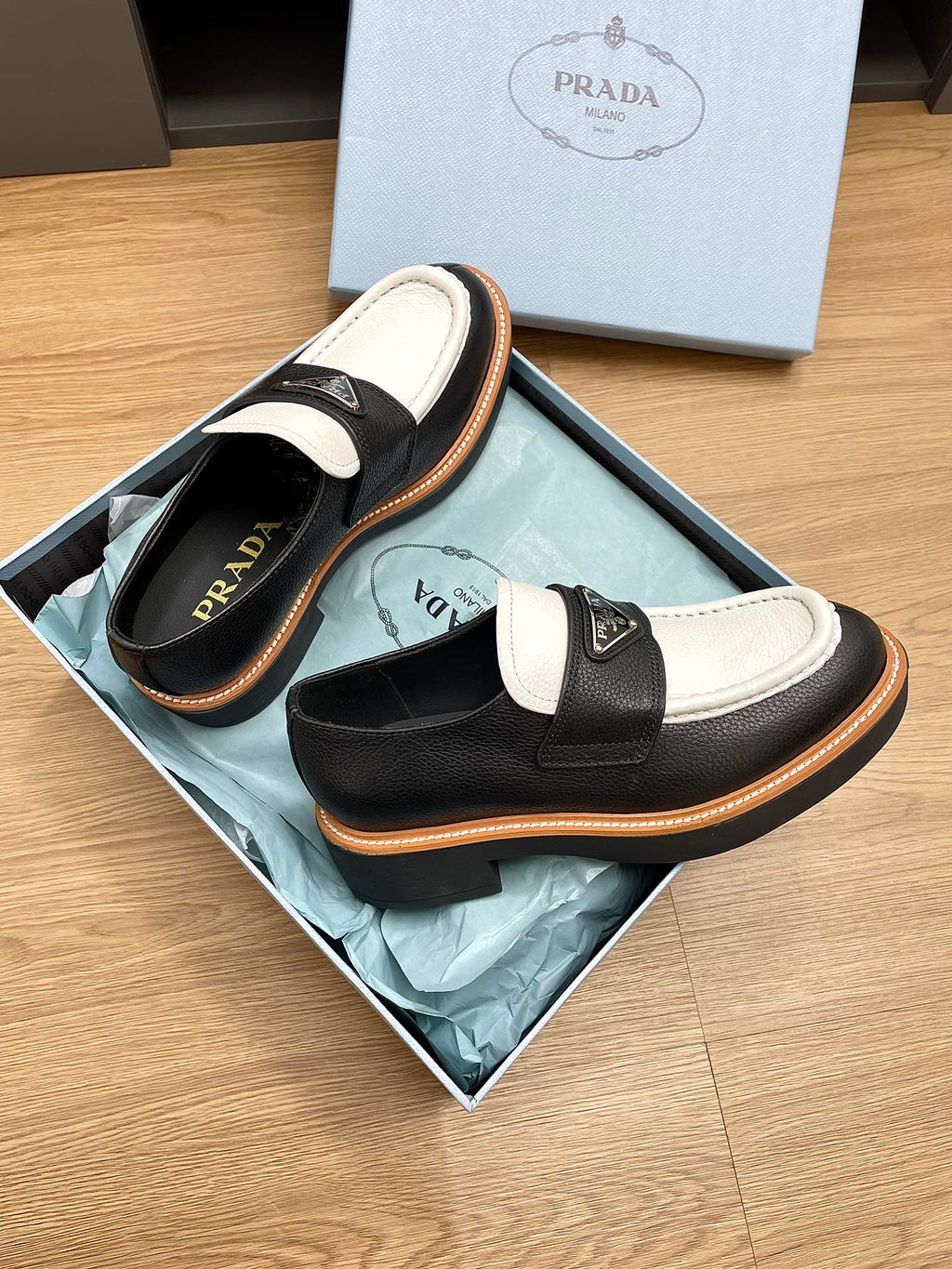 PRA CHOCOLATE LOAFERS BLACK AND WHITE CALFSKIN