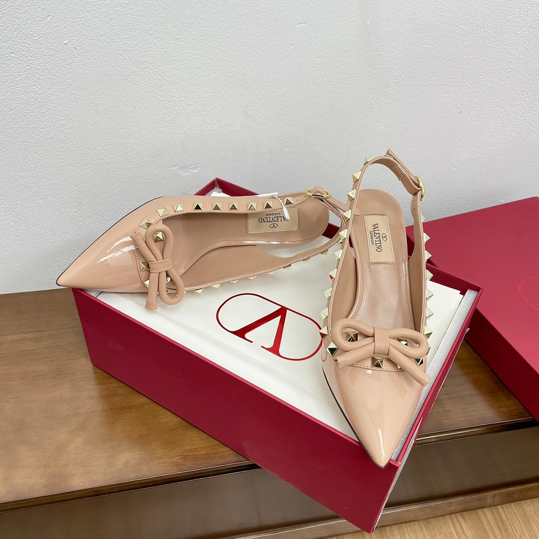 ROCKSTUD BOW SLINGBACK NUDE TAN PATENT LEATHER PUMP 60MM