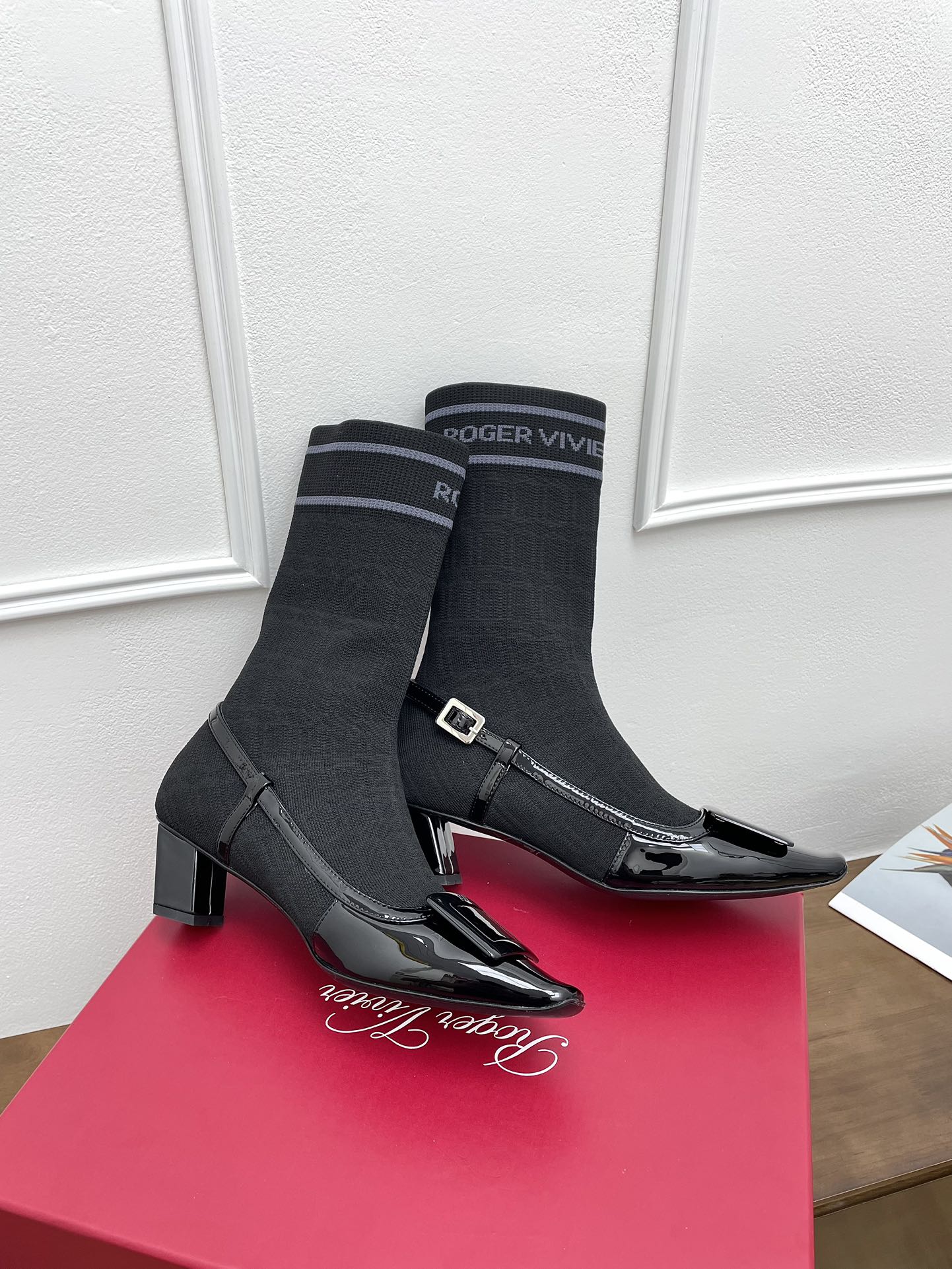 BELLE VIVIER SOCK LACQUERED BUCKLE ANKLE BOOTS IN BLACK PATENT CALFSKIN SOCK UPPER FABRIC