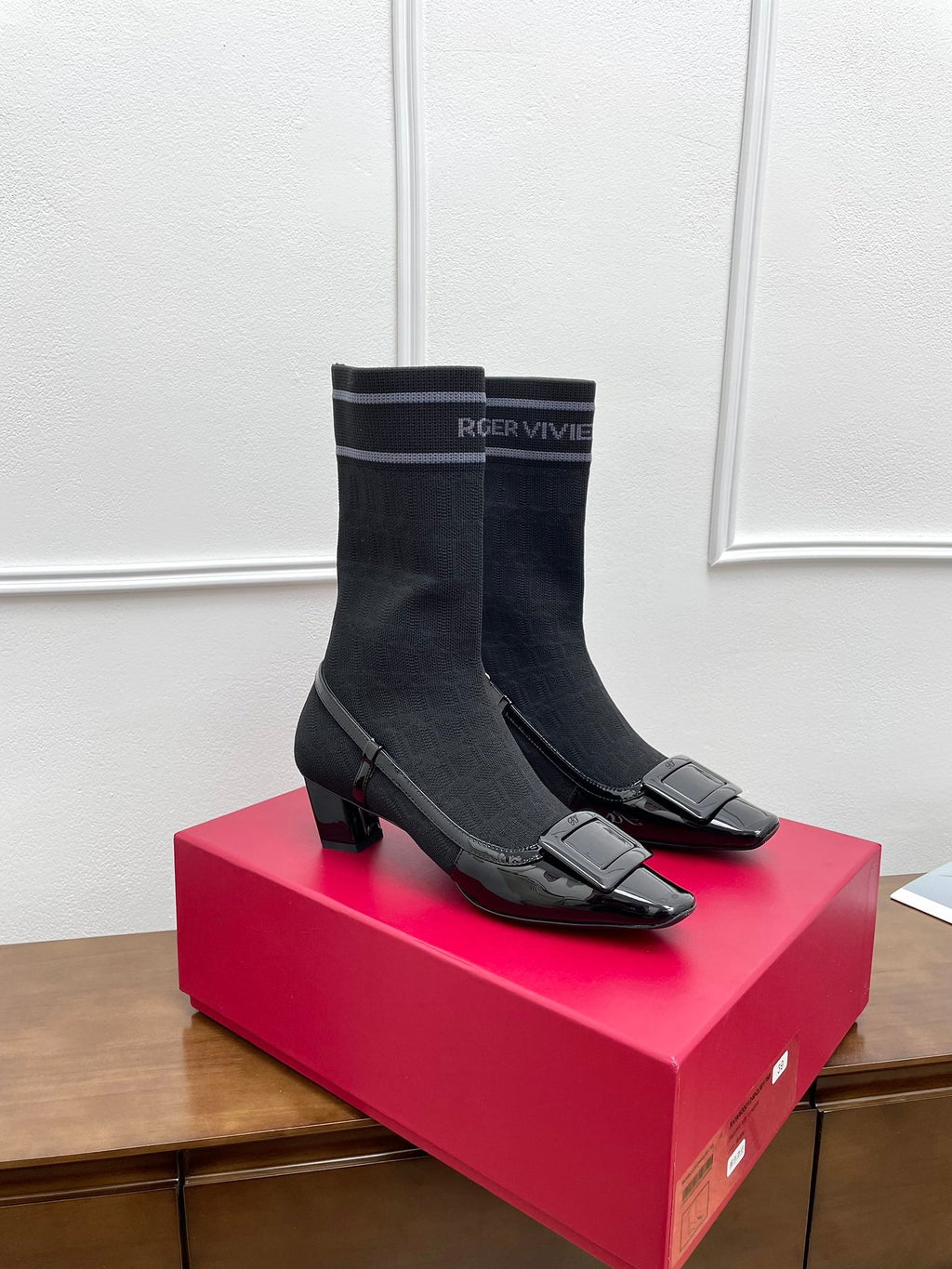 BELLE VIVIER SOCK LACQUERED BUCKLE ANKLE BOOTS IN BLACK PATENT CALFSKIN SOCK UPPER FABRIC