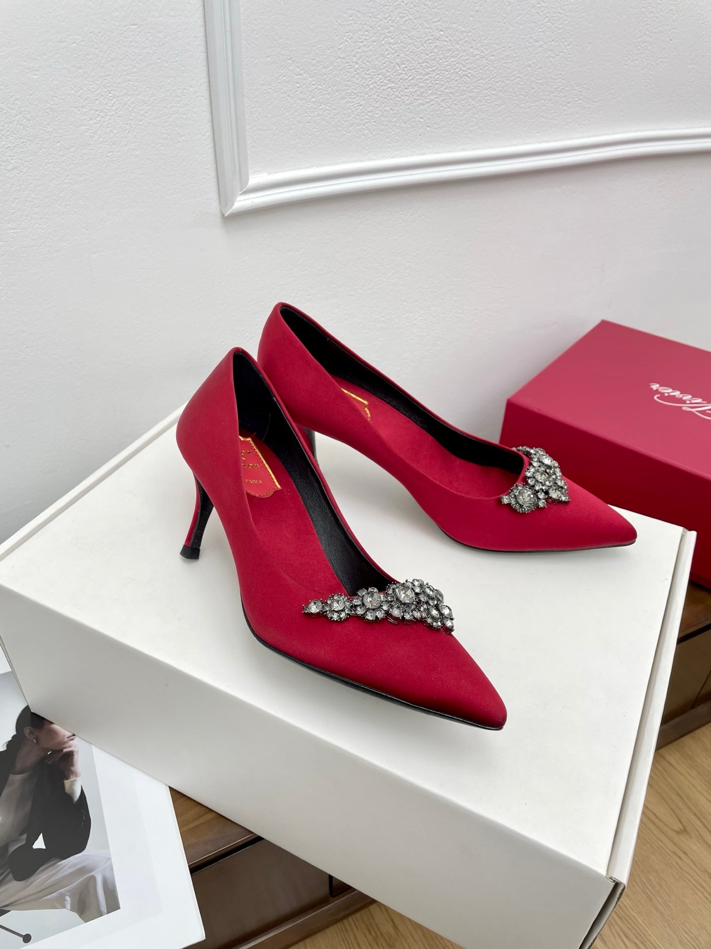 EFFLORESCENCE PUMPS IN RED GLITTER FABRIC