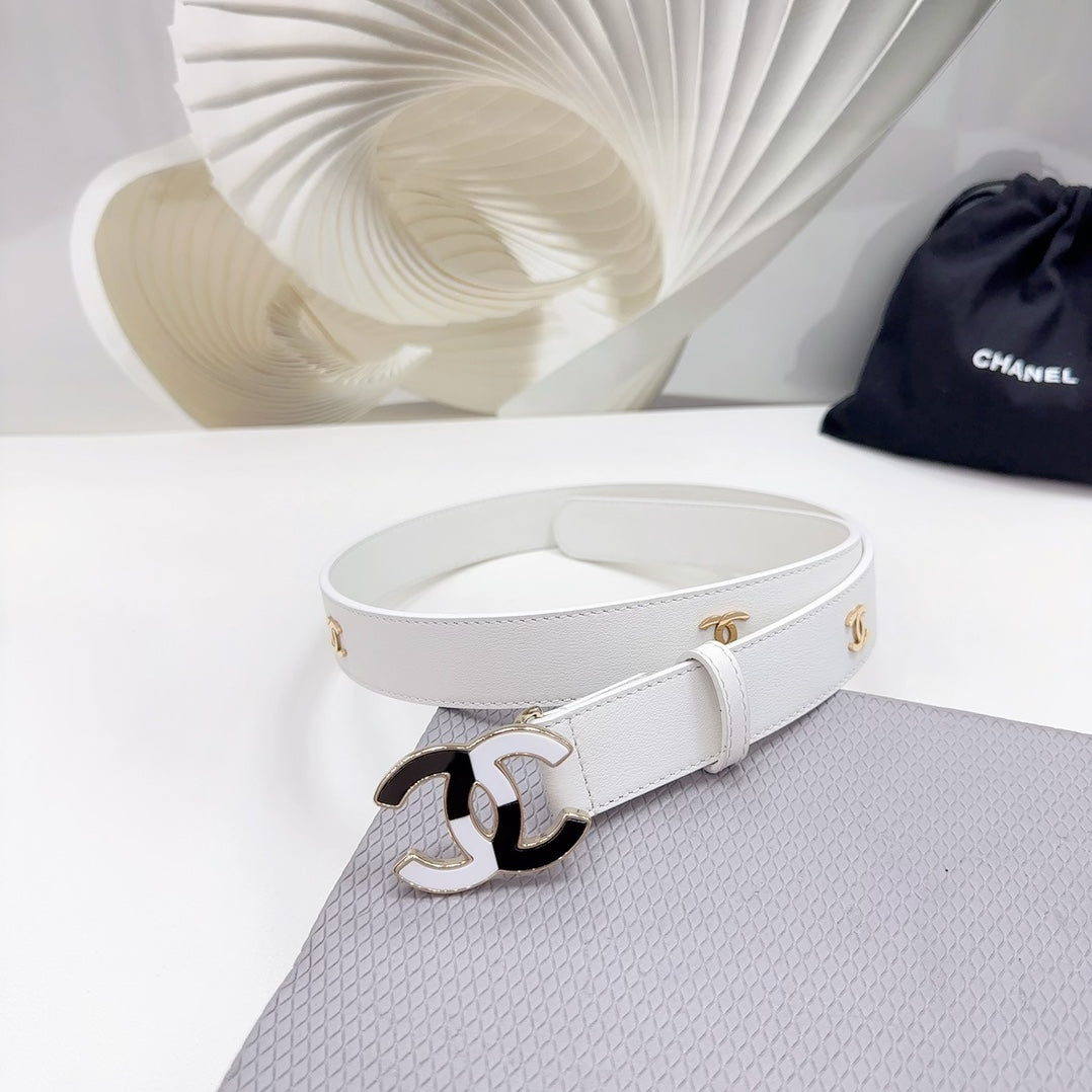CC BELT 30 MM WHITE CALFSKIN GOLD HARDWARE WITH WHITE MIX BLACK LOGO