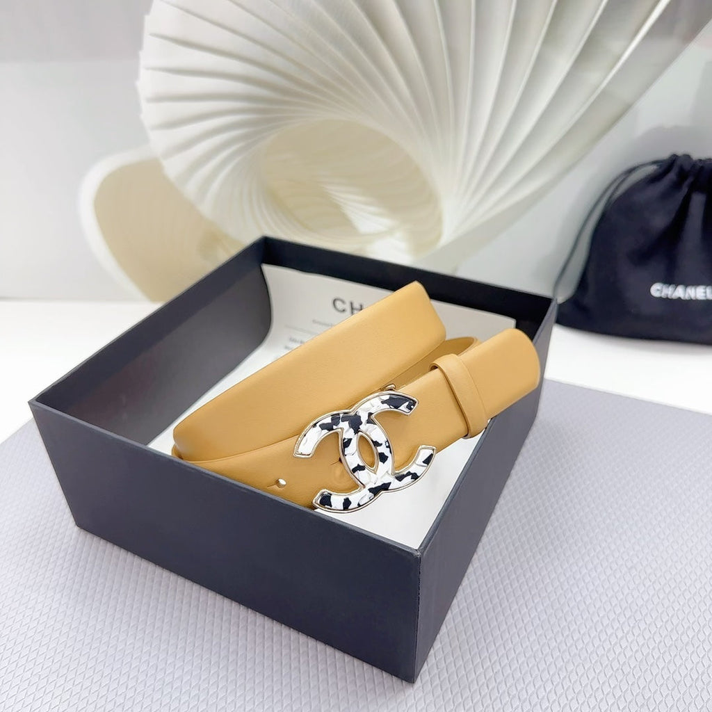 CC 30MM BELT IN GOLDENROD BROWN SHINNY CALFSKIN WHITE LOGO