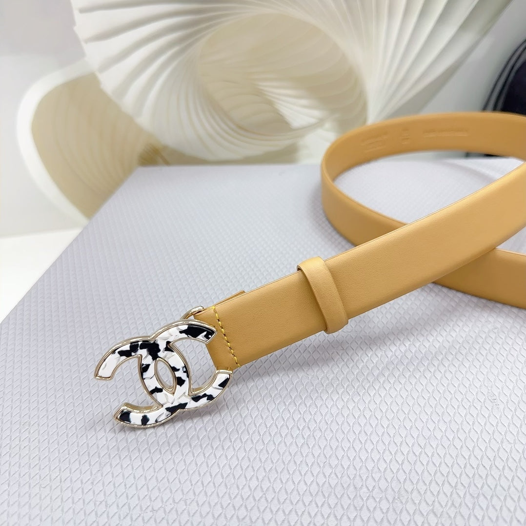 CC 30MM BELT IN GOLDENROD BROWN SHINNY CALFSKIN WHITE LOGO