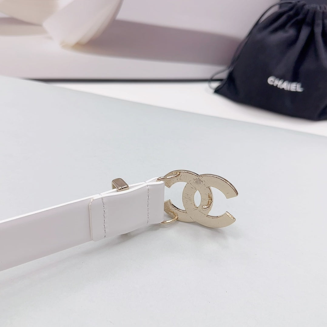 CC 30MM BELT IN WHITE SMOOTH CALFSKIN METAL LOGO