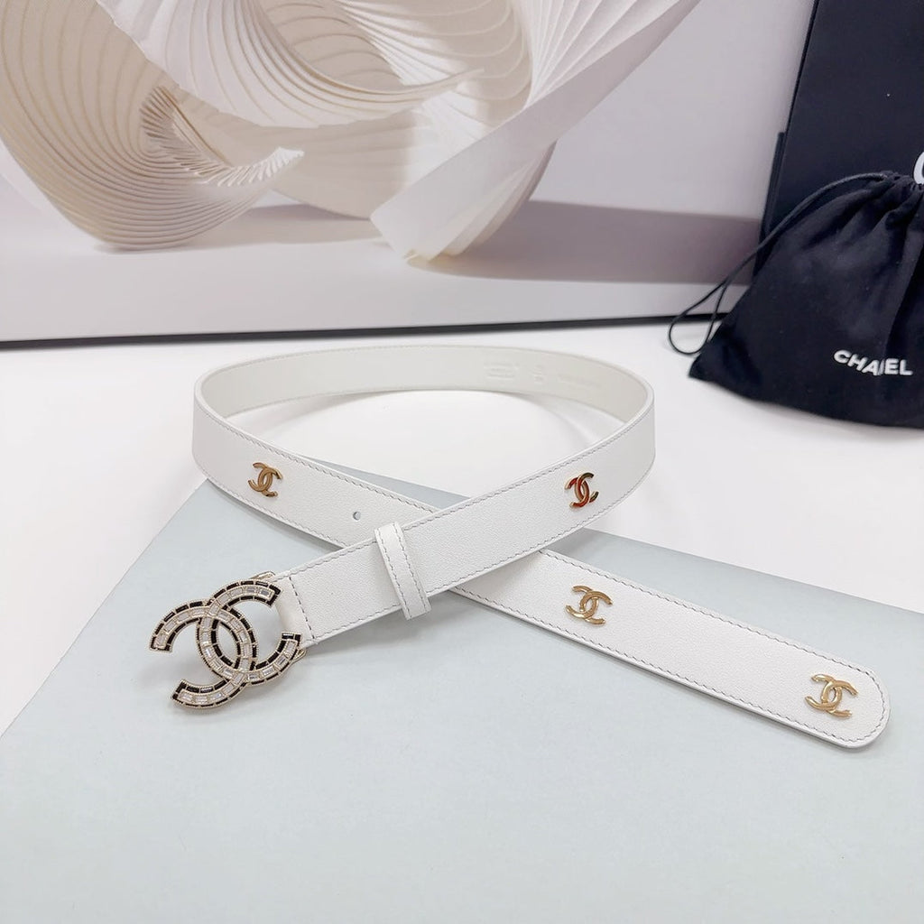 CC 30MM BELT IN WHITE SMOOTH CALFSKIN METAL LOGO GOLD HARDWARE