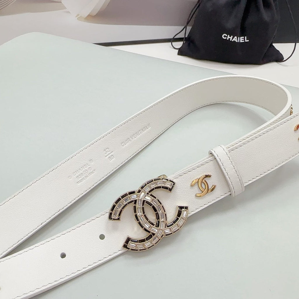 CC 30MM BELT IN WHITE SMOOTH CALFSKIN METAL LOGO GOLD HARDWARE