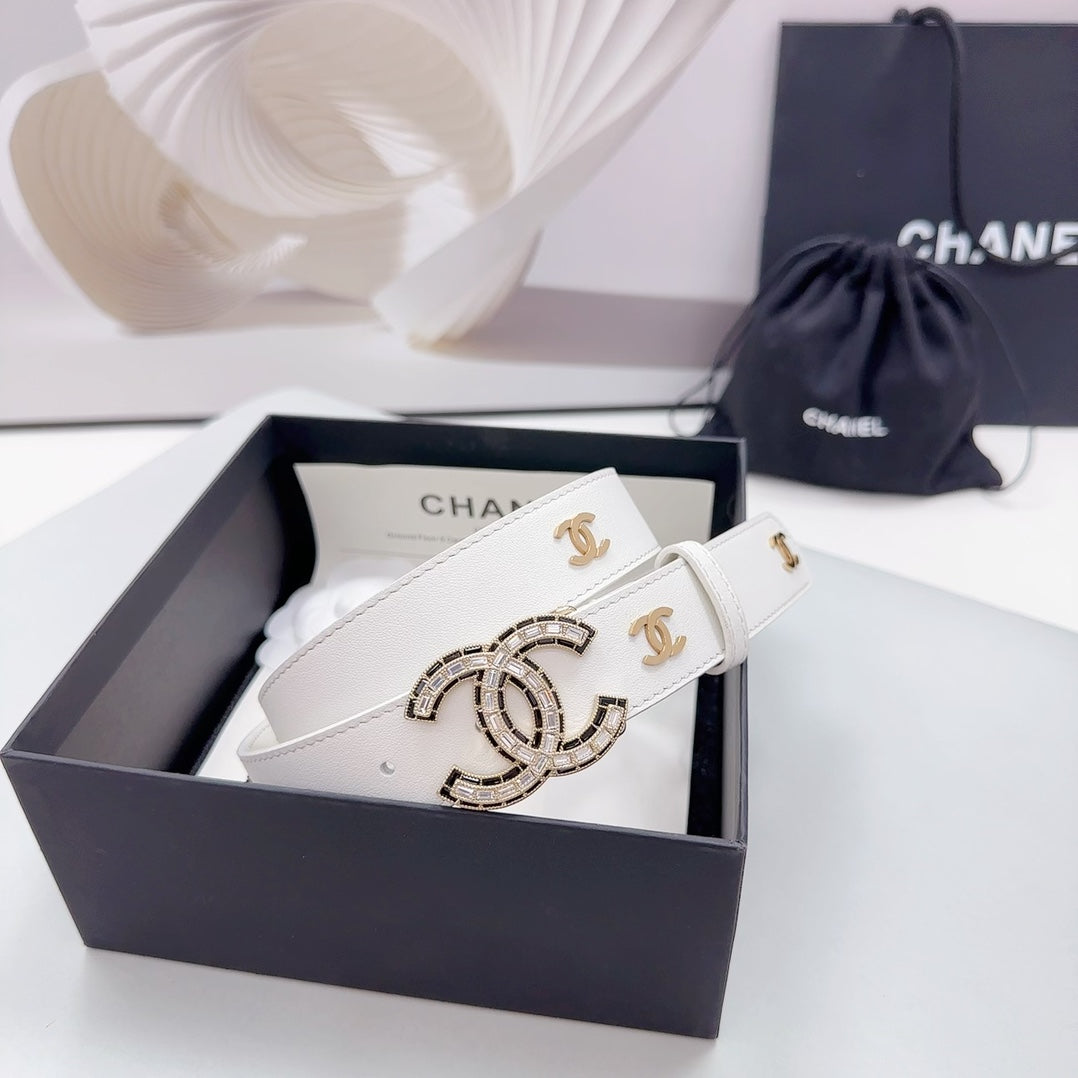 CC 30MM BELT IN WHITE SMOOTH CALFSKIN METAL LOGO GOLD HARDWARE