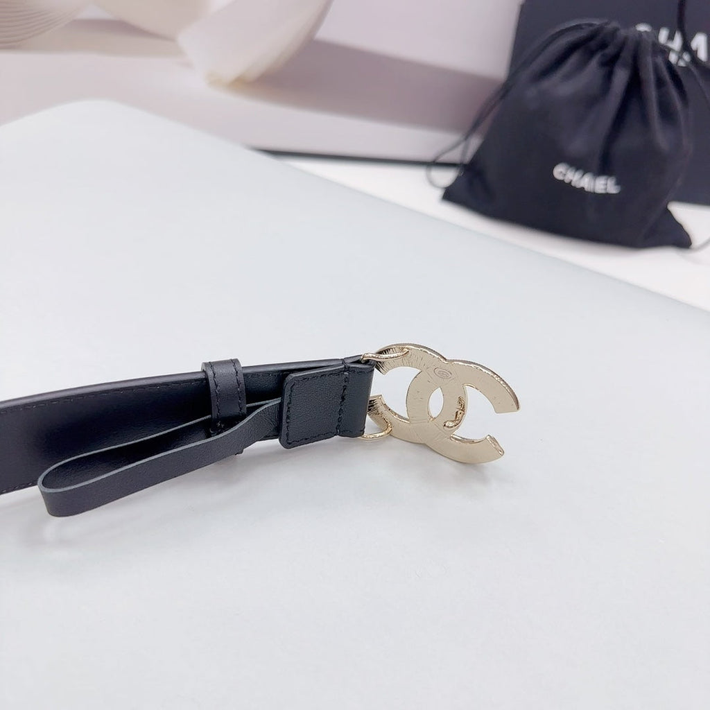 CC 30MM BELT IN BLACK SMOOTH CALFSKIN METAL LOGO GOLD HARDWARE