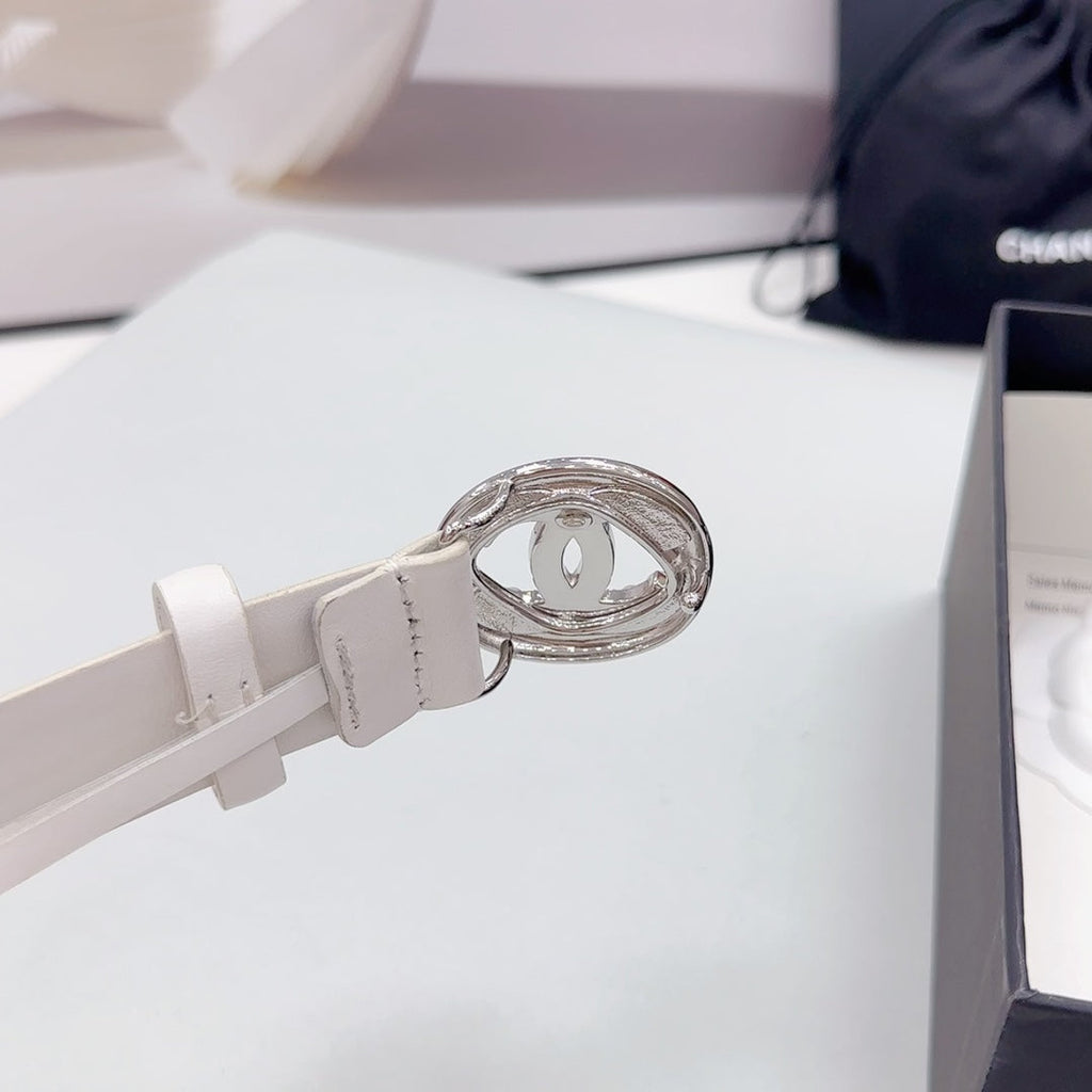 CC 30MM BELT IN WHITE CALFSKIN SILVER HARDWARE ATTACH PEARLS