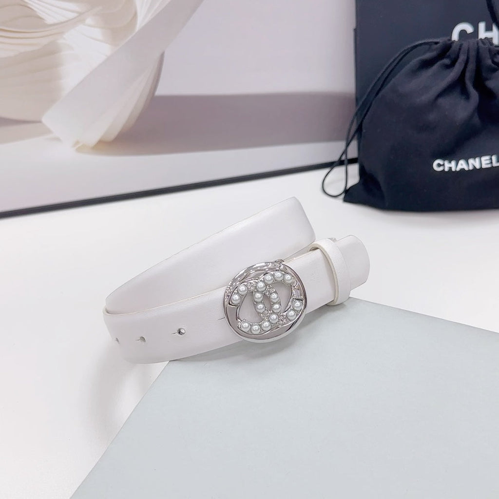 CC 30MM BELT IN WHITE CALFSKIN SILVER HARDWARE ATTACH PEARLS