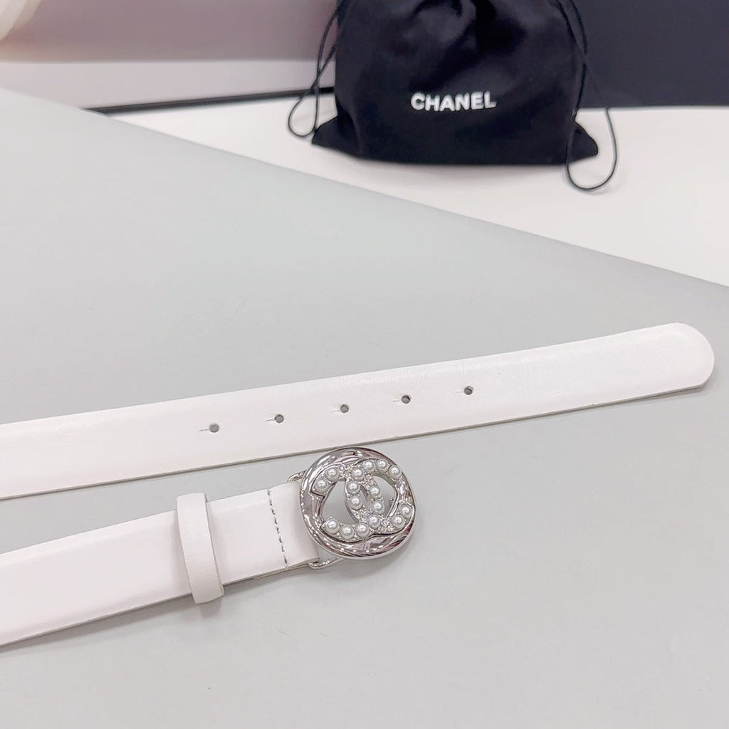 CC 30MM BELT IN WHITE CALFSKIN SILVER HARDWARE ATTACH PEARLS